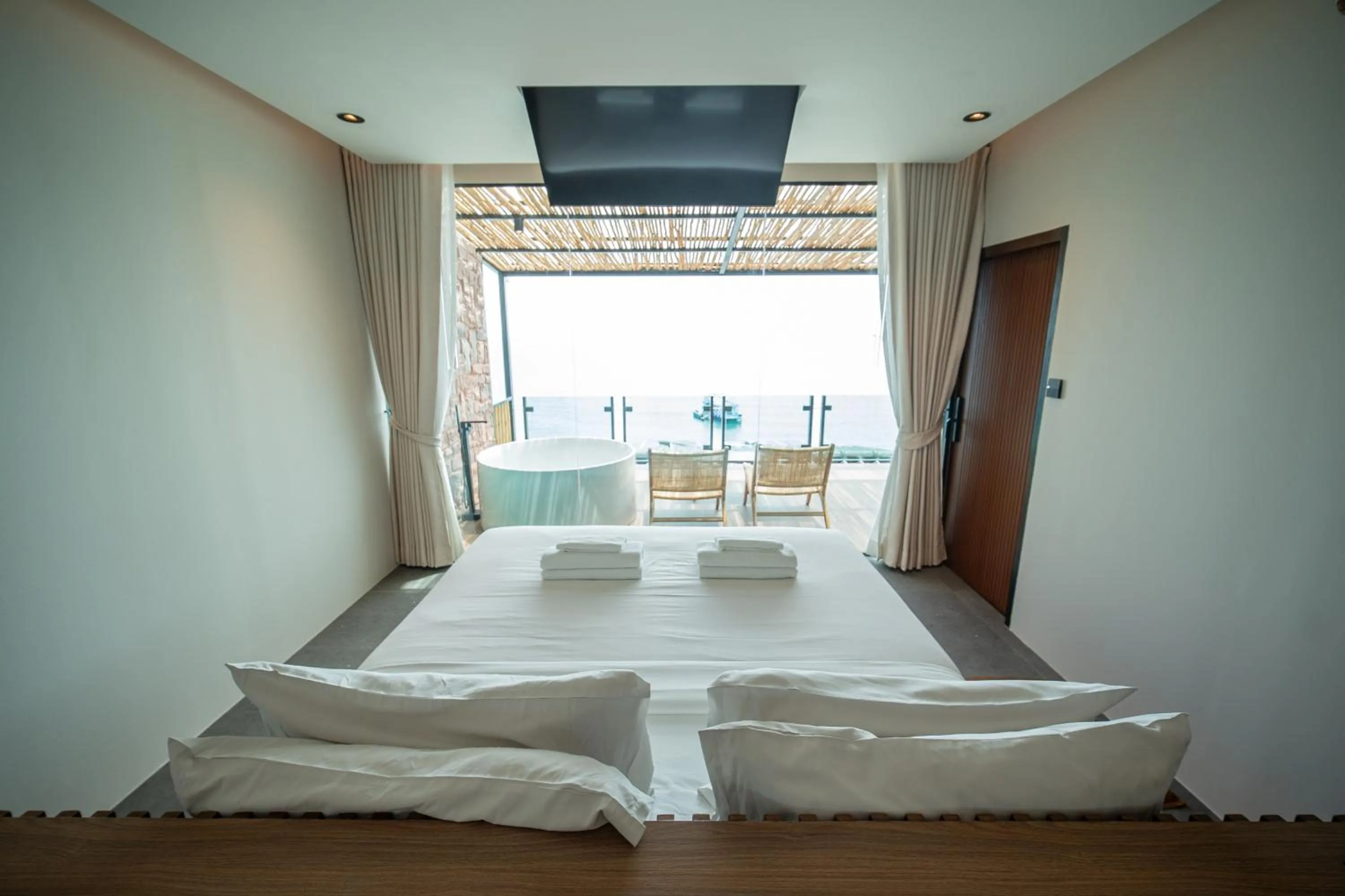 Bed in Sangthian Beach Resort