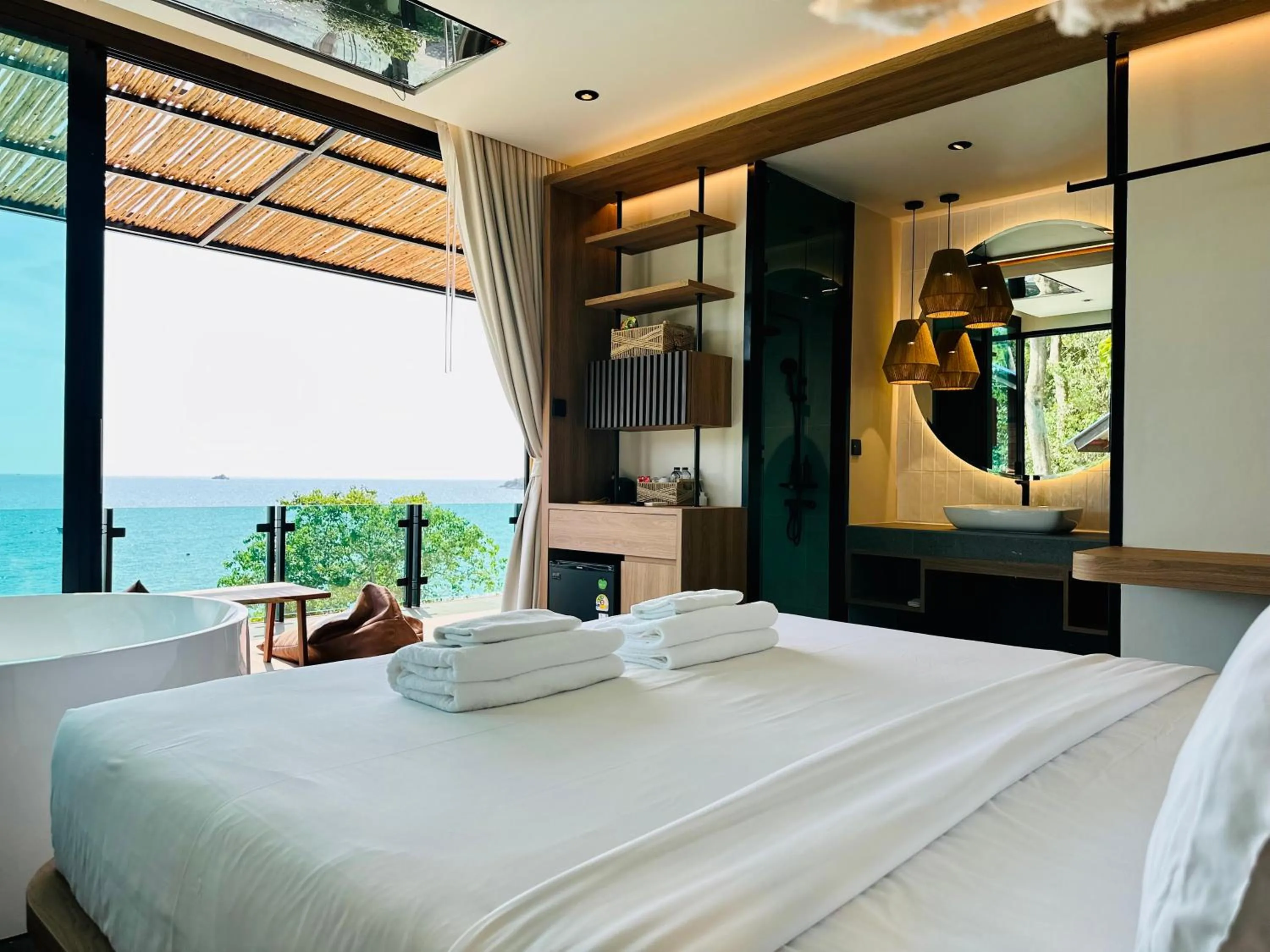 Bed in Sangthian Beach Resort