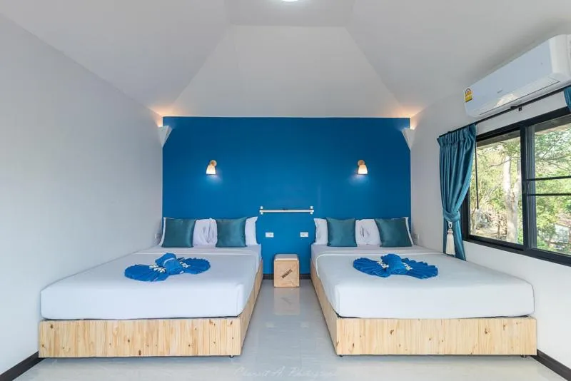 Bed in Sangthian Beach Resort