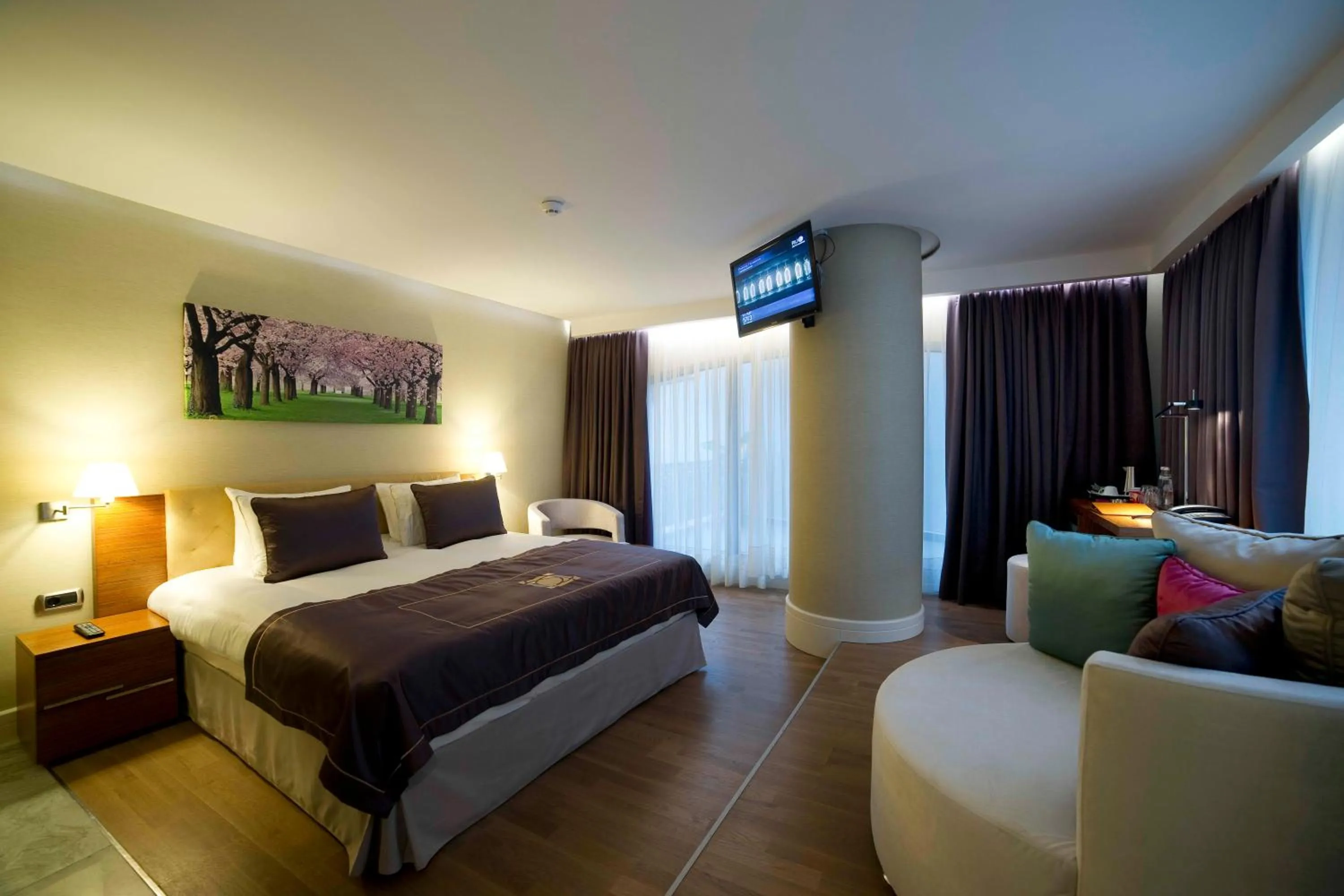 Communal lounge/ TV room, Bed in Taba Luxury Suites and Hotel