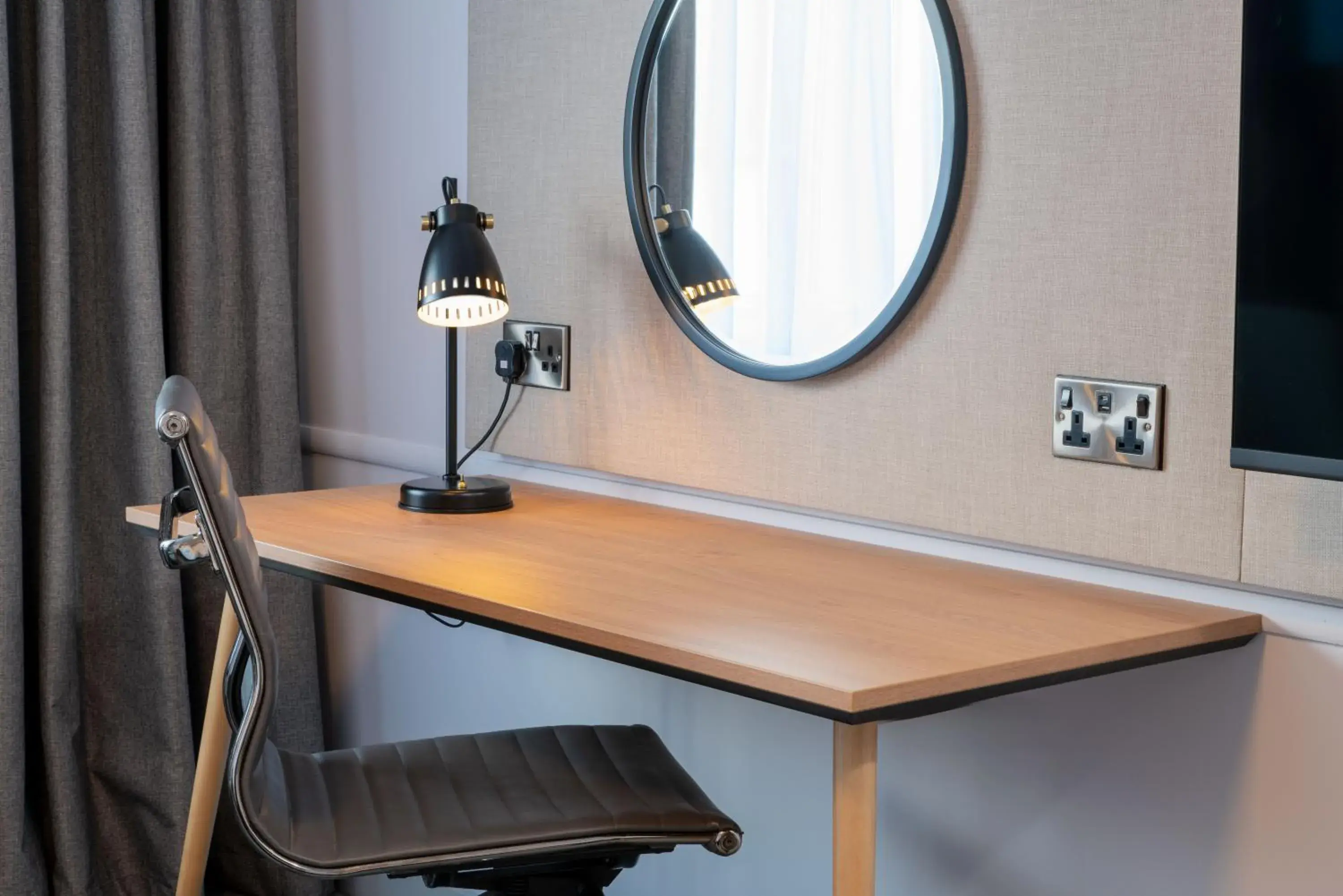 Standard King Room in Holiday Inn Bristol Filton by IHG Standard King Room in Holiday Inn Bristol Filton by IHG