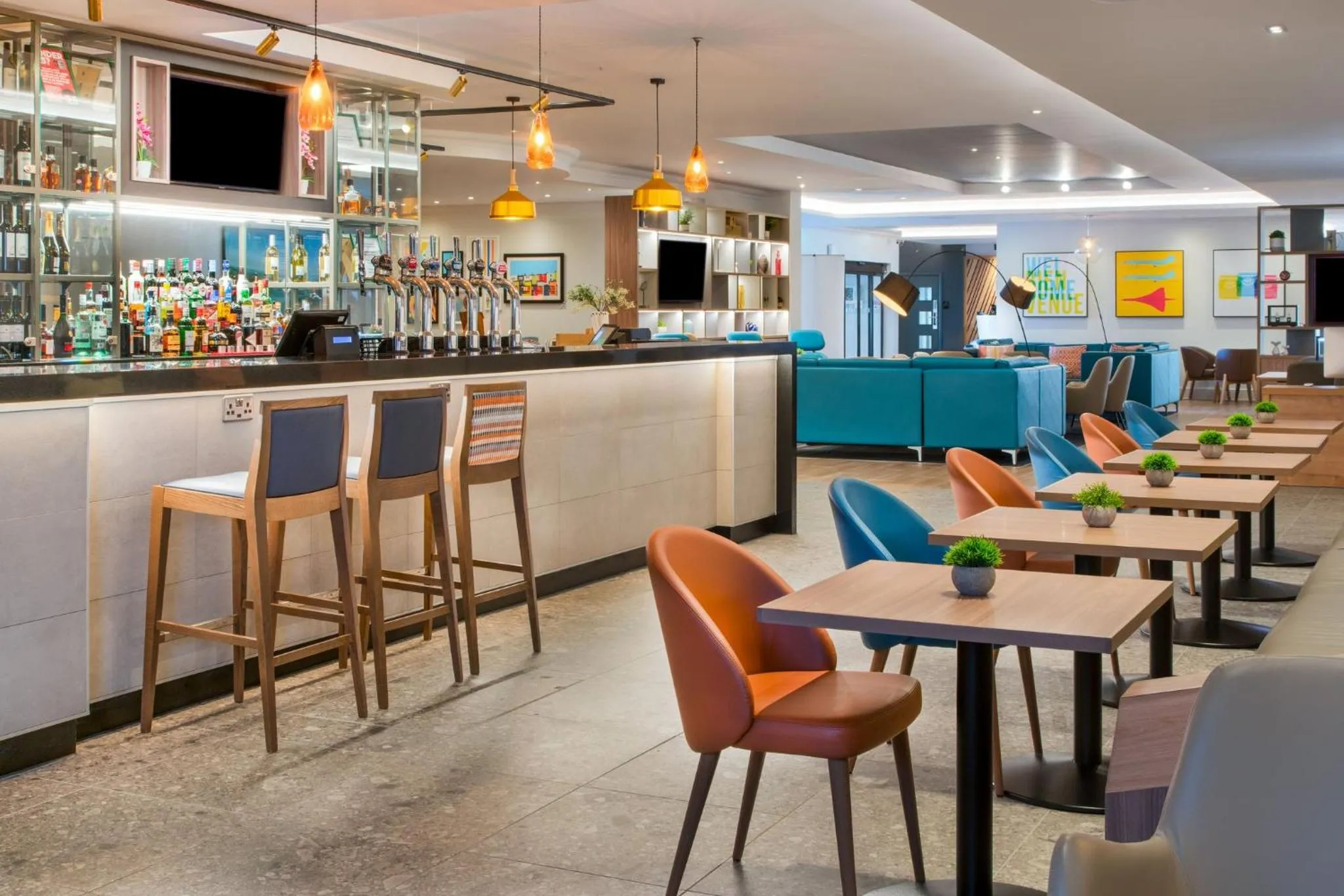 Lounge or bar in Holiday Inn Bristol Filton by IHG