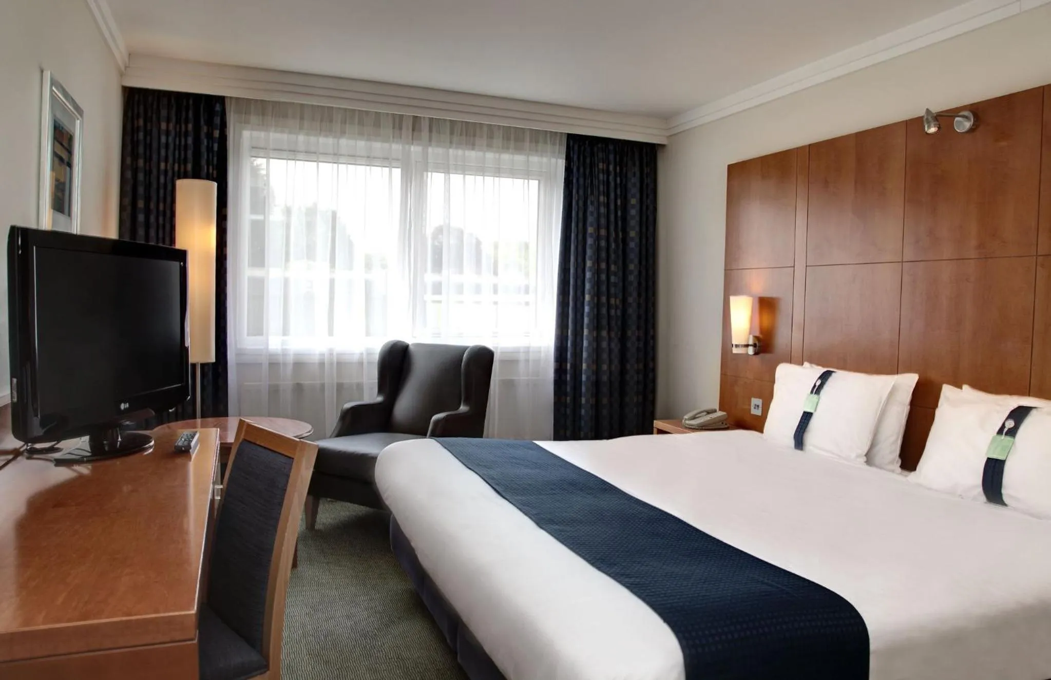 Photo of the whole room, Bed in Holiday Inn Bristol Filton by IHG