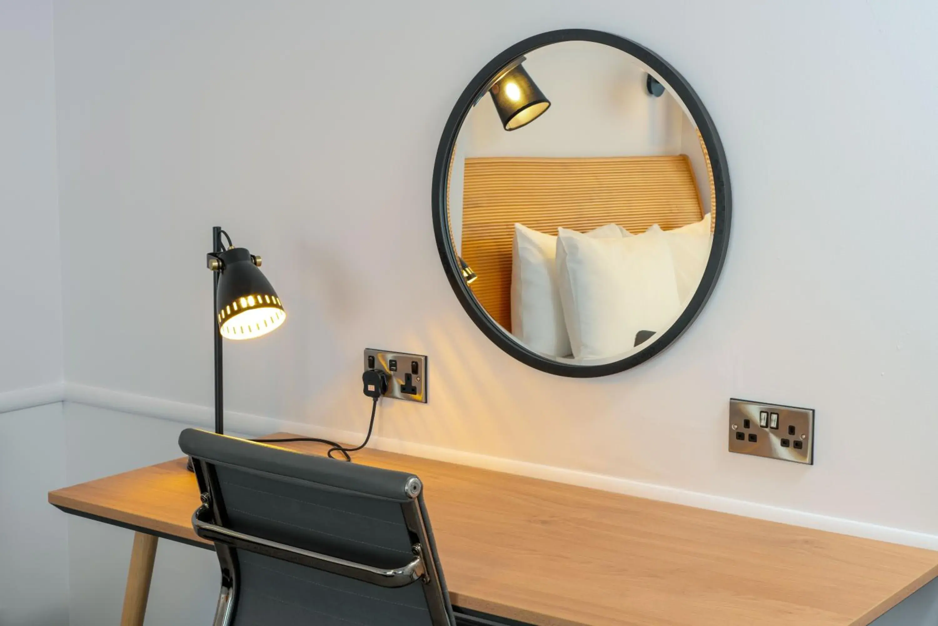 One-Bedroom Suite in Holiday Inn Bristol Filton by IHG One-Bedroom Suite in Holiday Inn Bristol Filton by IHG