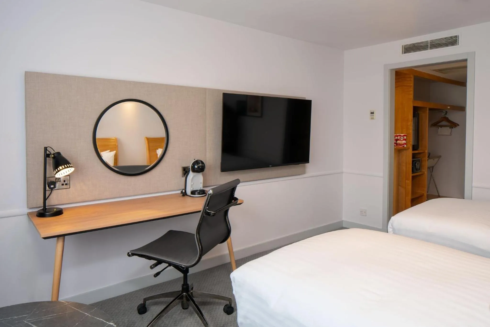Photo of the whole room, Bed in Holiday Inn Bristol Filton by IHG