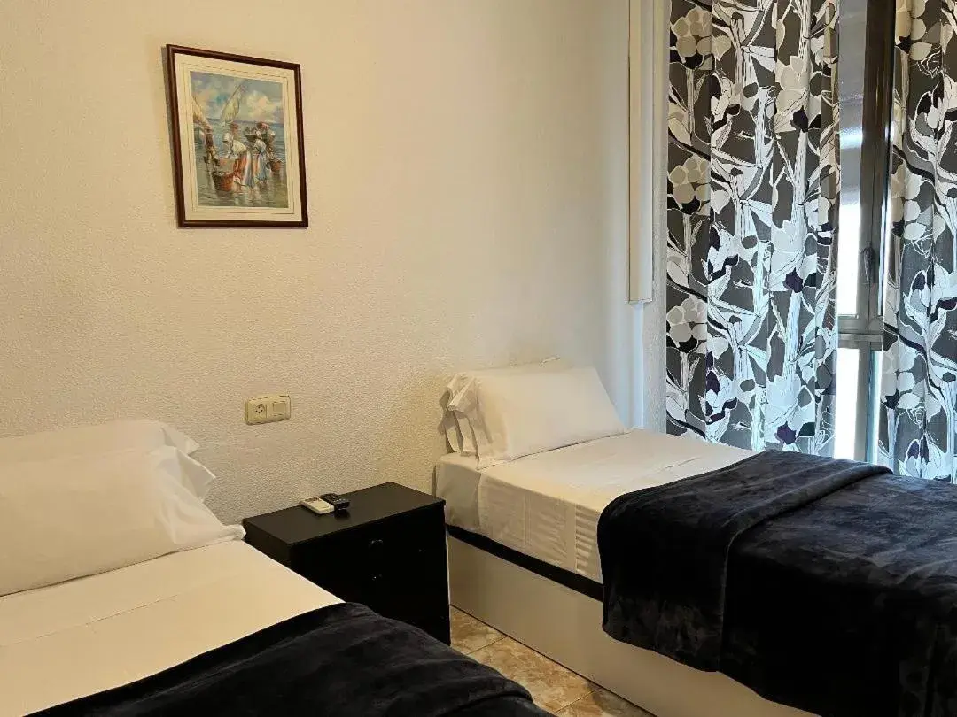 Twin Room in Hostal Palacios Fuencarral Twin Room in Hostal Palacios Fuencarral