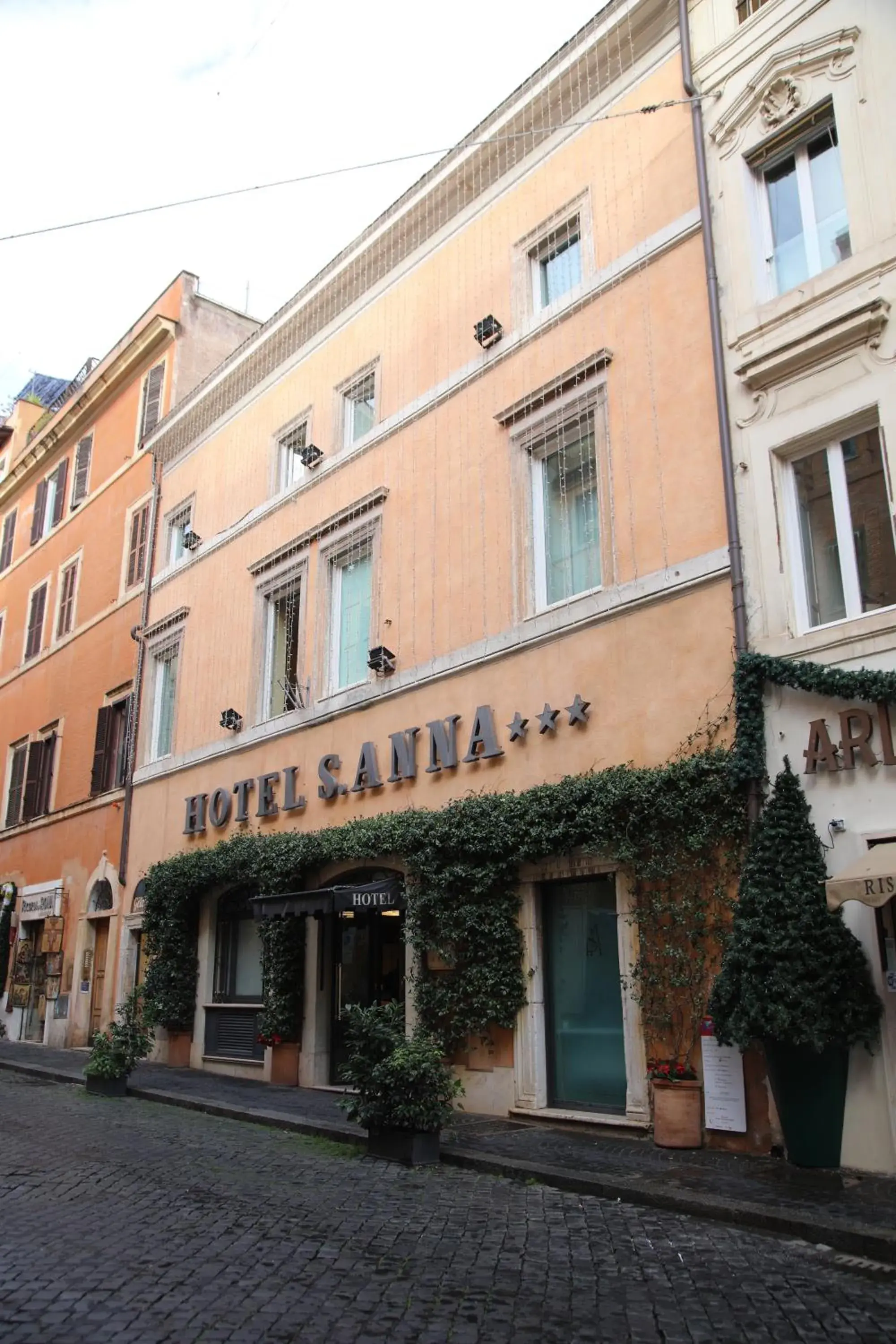 Facade/entrance in Hotel S. Anna Facade/entrance in Hotel S. Anna