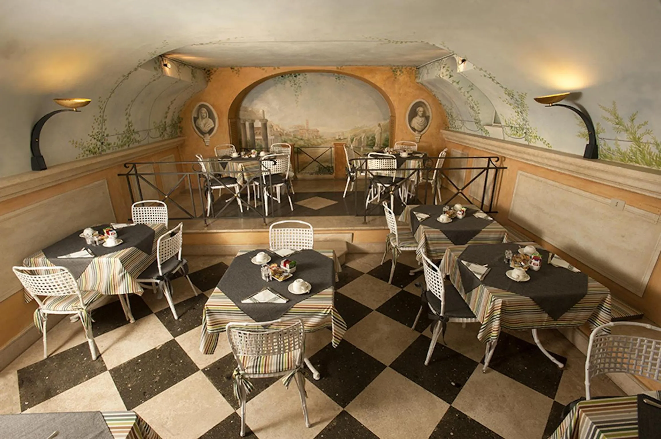 Restaurant/places to eat in Hotel S. Anna