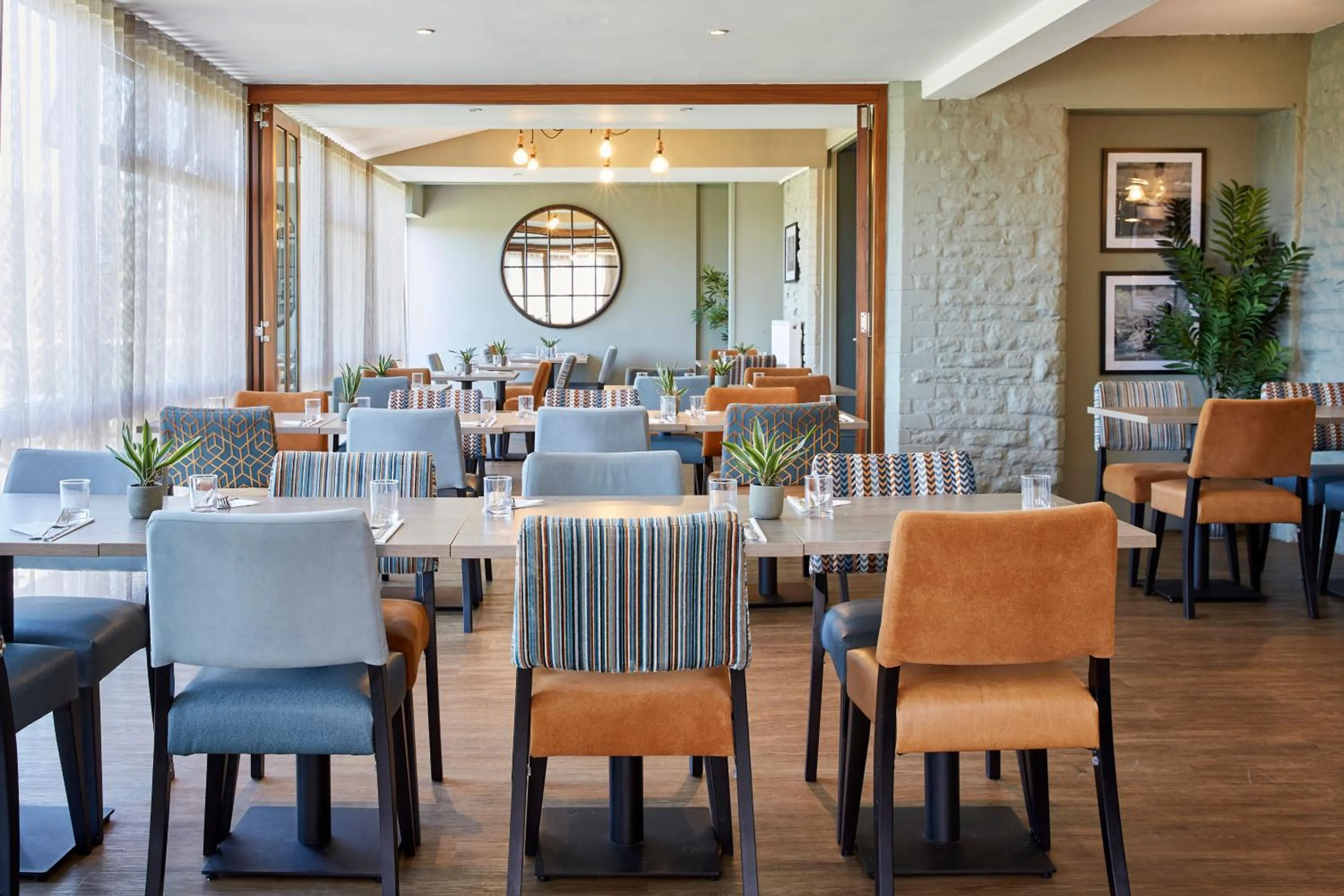 Restaurant/places to eat in Bells Hotel