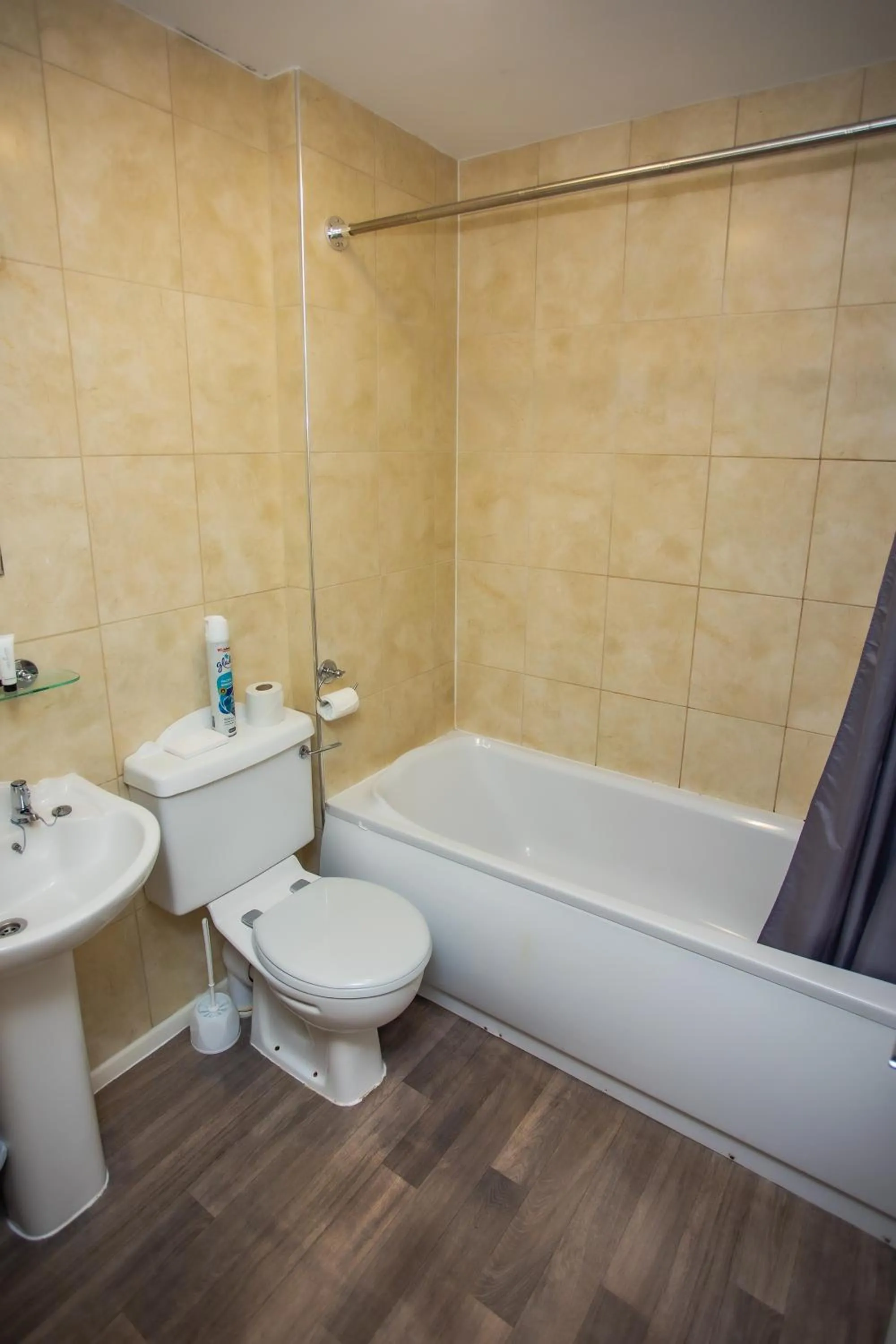 Toilet in Bells Hotel