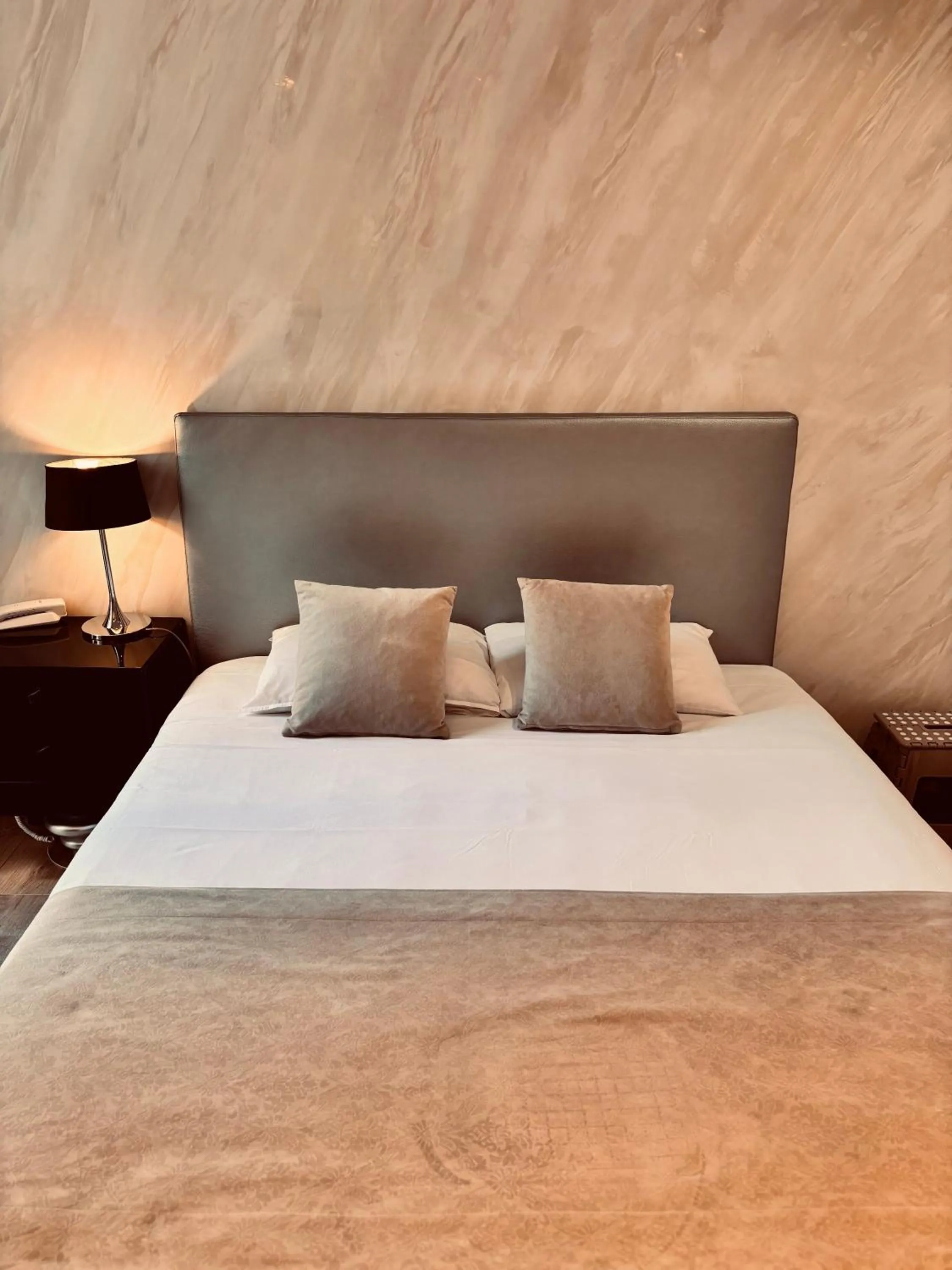 Bed in Logis Hôtel Saint Martin