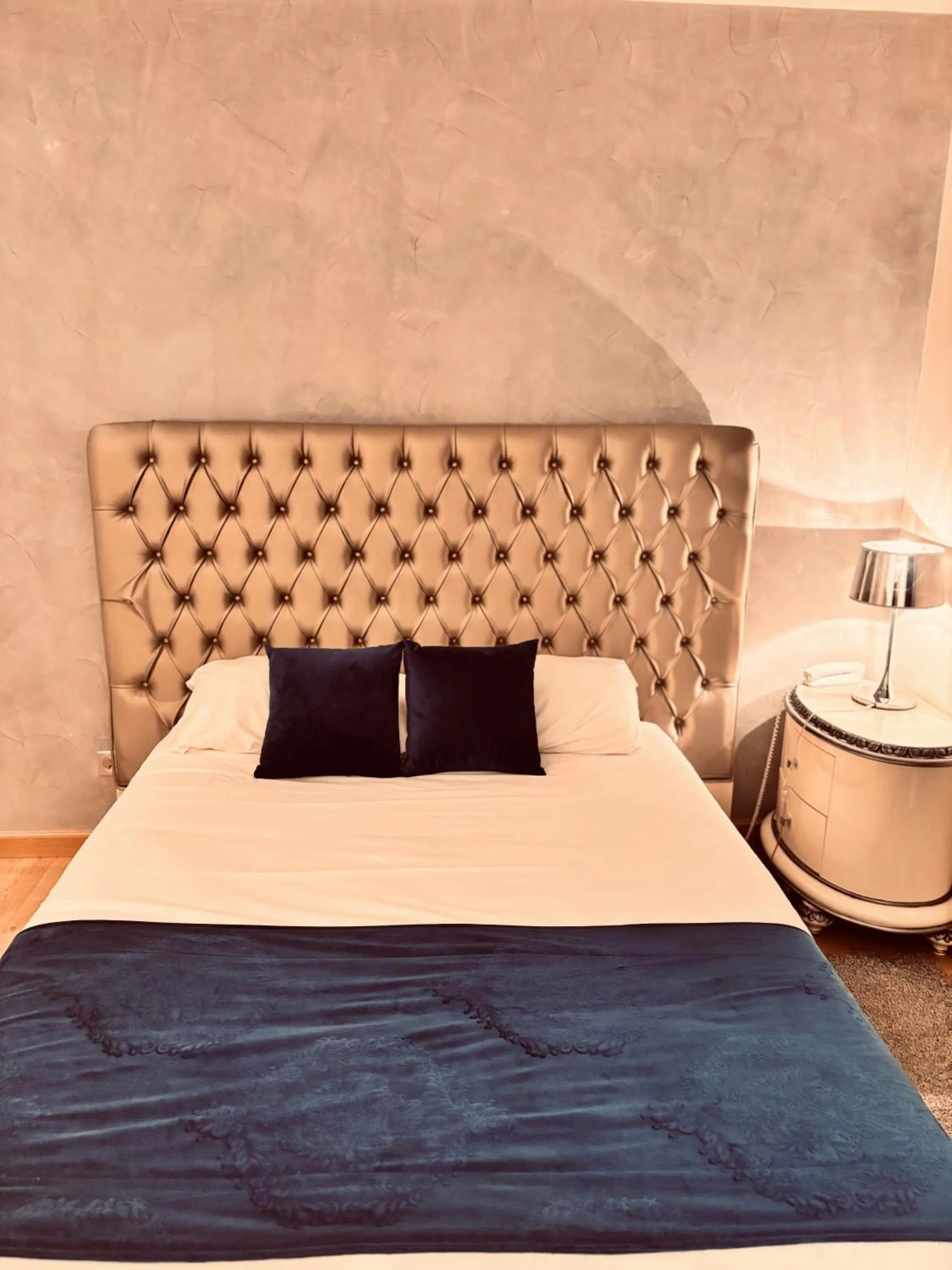 Bed in Logis Hôtel Saint Martin