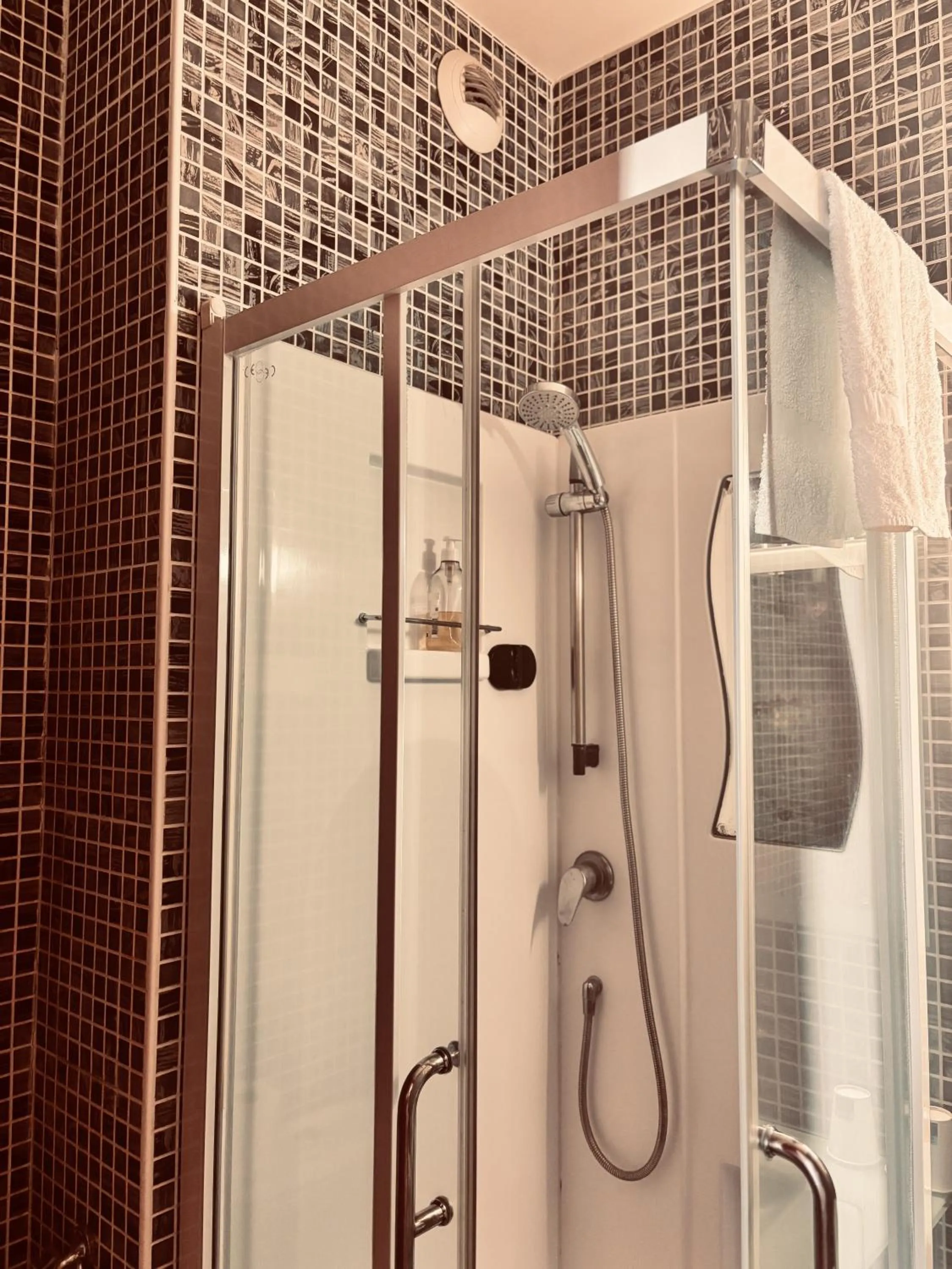 Bathroom in Logis Hôtel Saint Martin