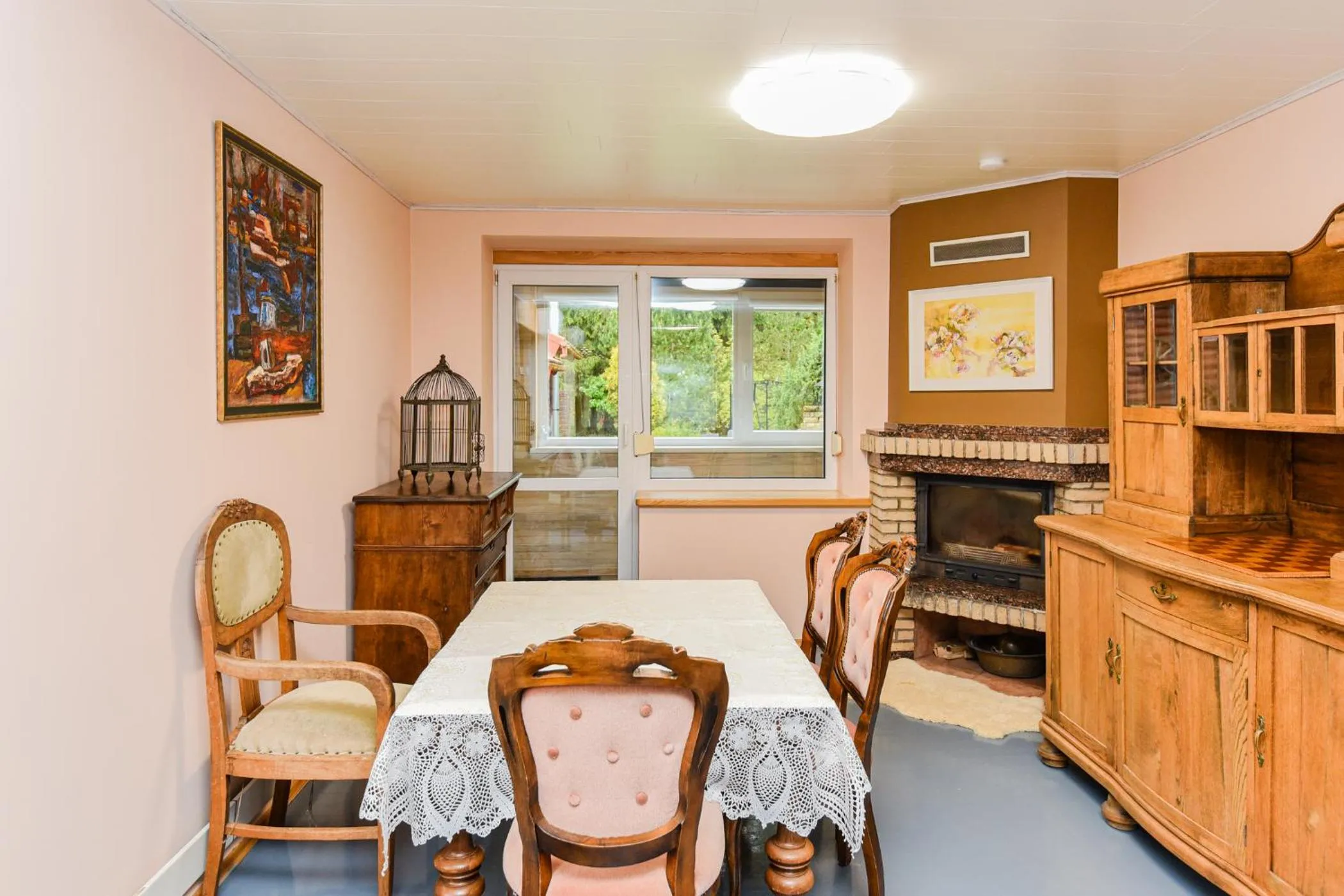 Dining area in Eimio Vila