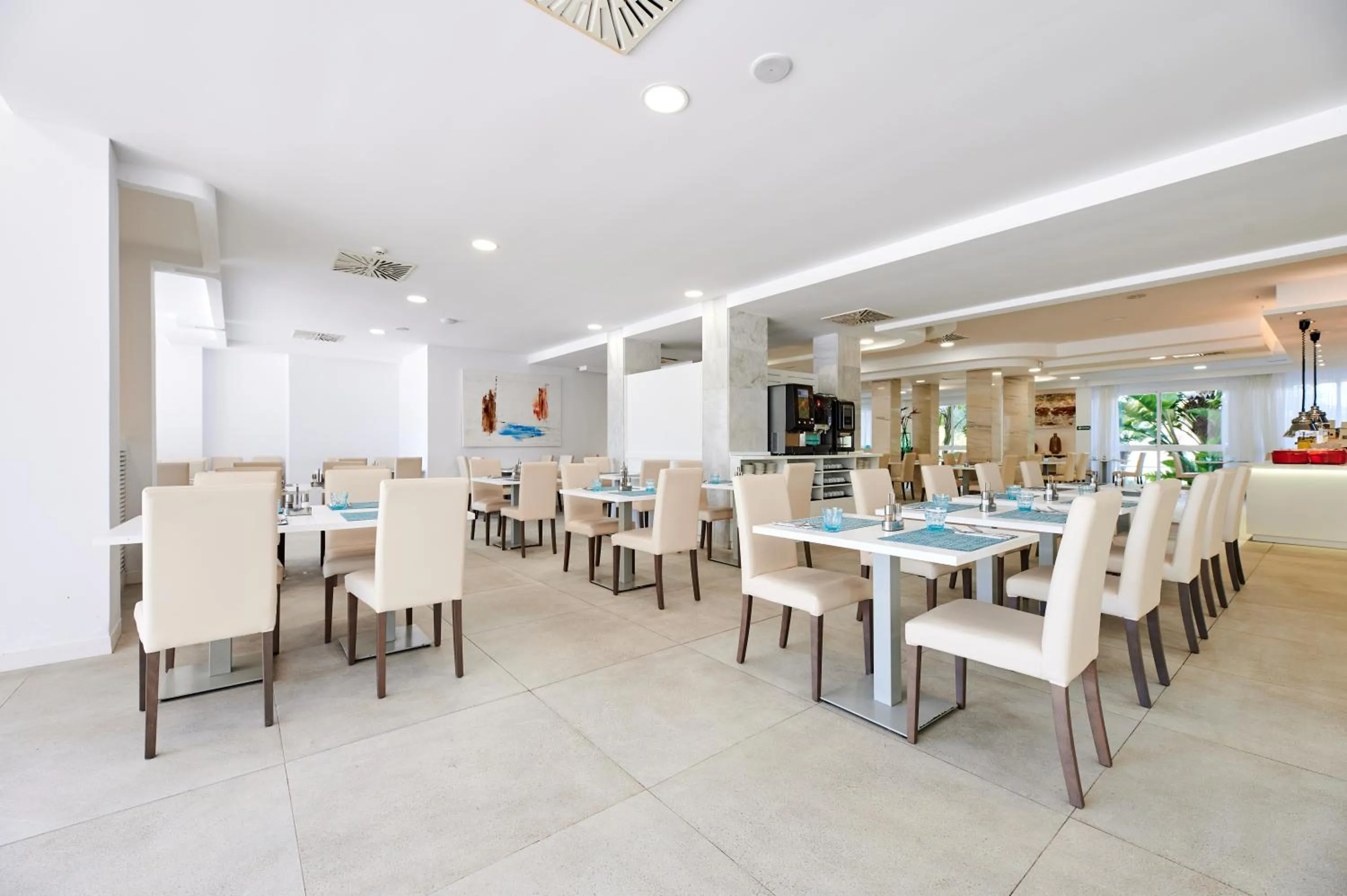 Restaurant/places to eat in AluaSun Continental Park Hotel & Apartments