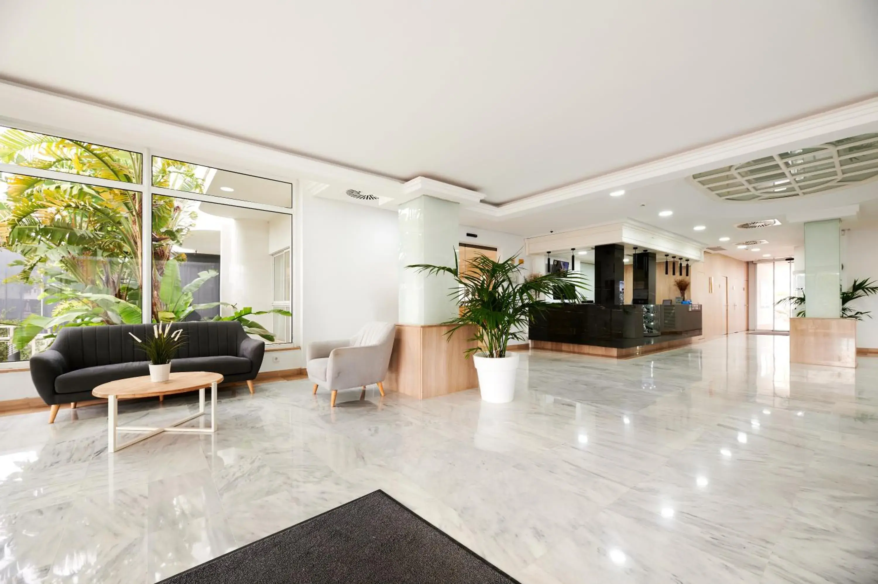 Lobby or reception in AluaSun Continental Park Hotel & Apartments Lobby or reception in AluaSun Continental Park Hotel & Apartments