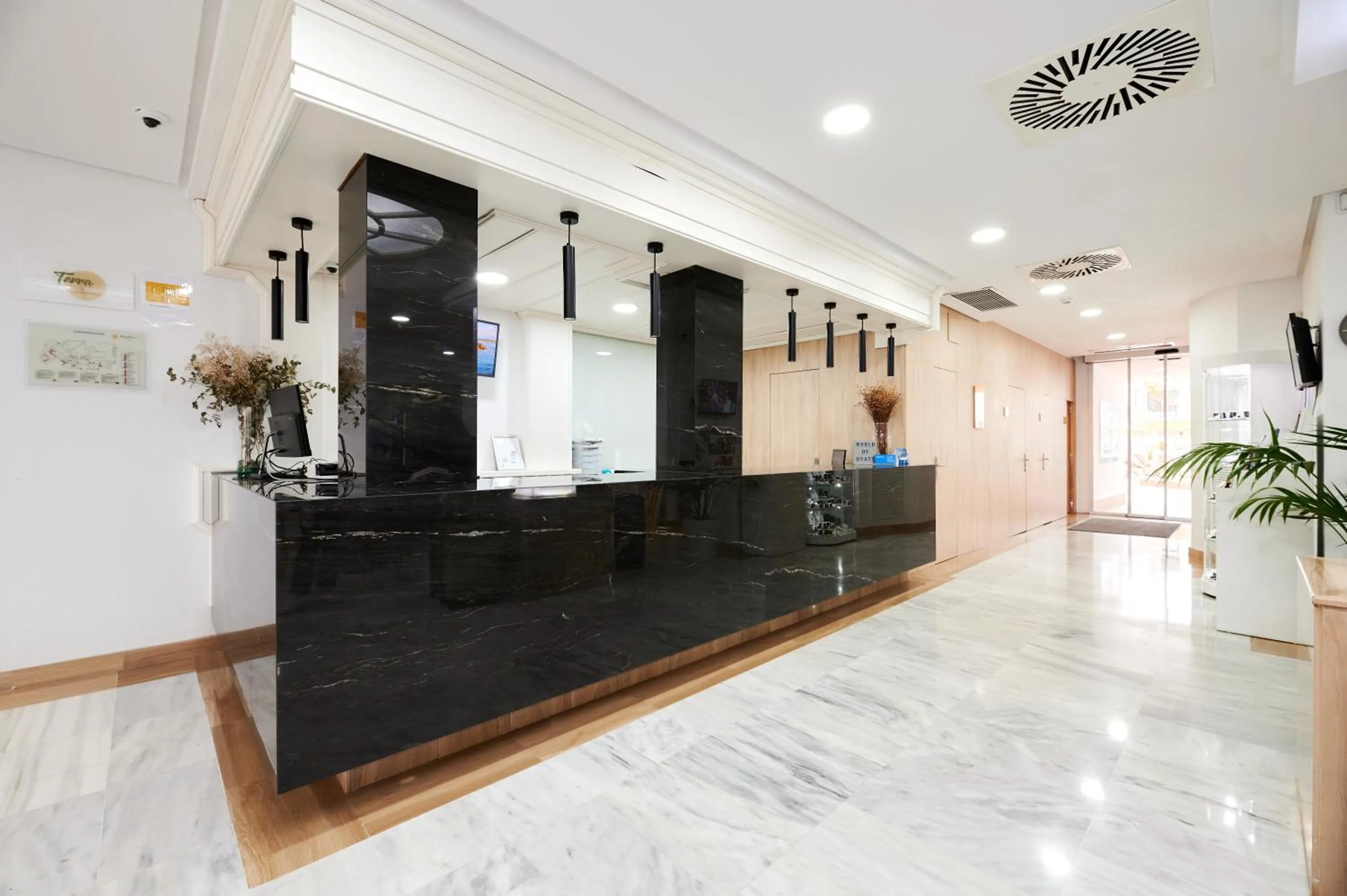 Lobby or reception in AluaSun Continental Park Hotel & Apartments