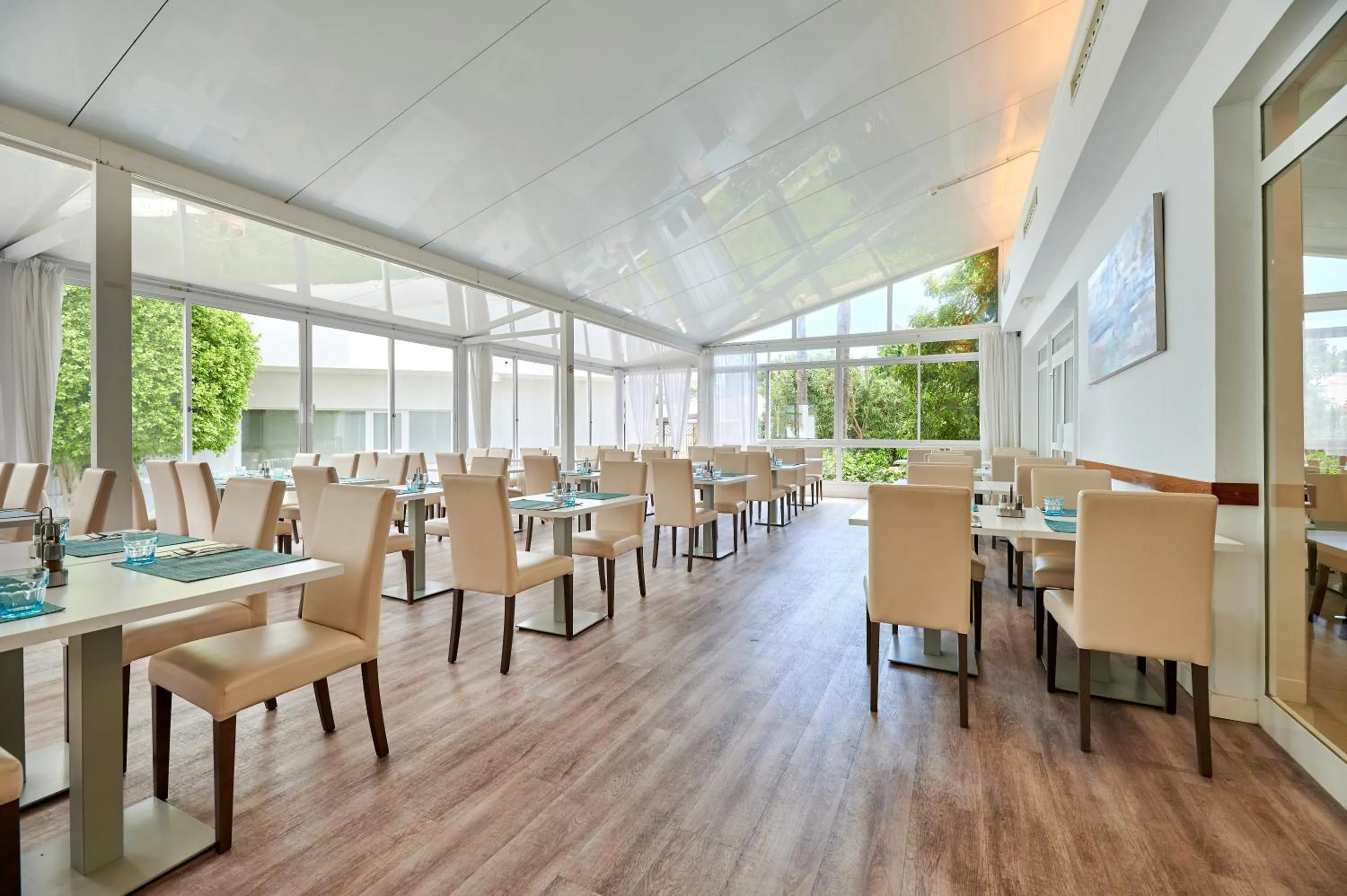 Restaurant/places to eat in AluaSun Continental Park Hotel & Apartments