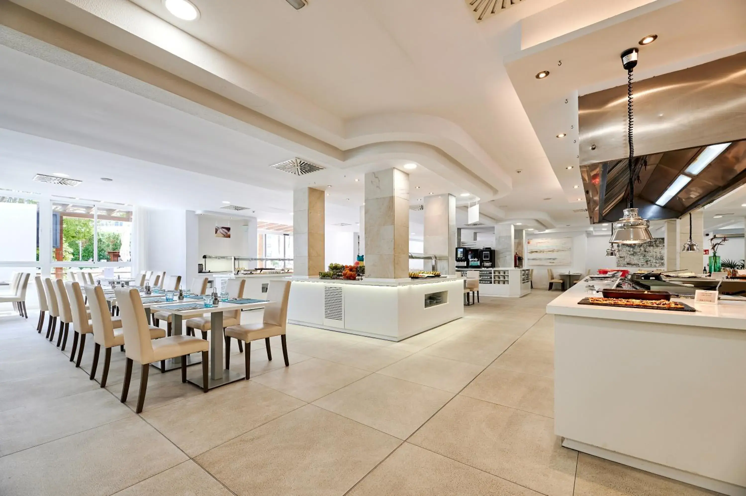 Restaurant/places to eat in AluaSun Continental Park Hotel & Apartments Restaurant/places to eat in AluaSun Continental Park Hotel & Apartments