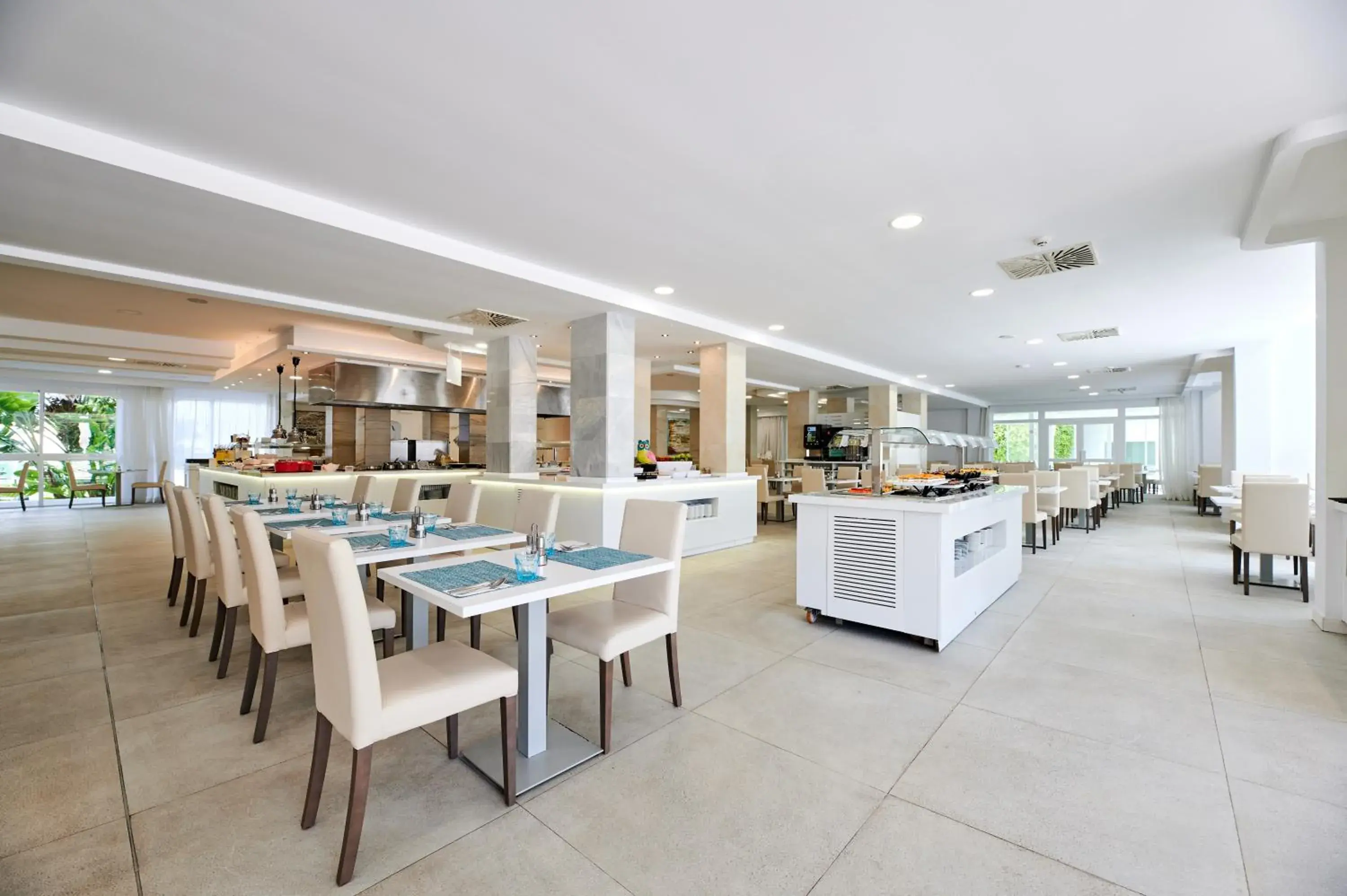 Restaurant/places to eat in AluaSun Continental Park Hotel & Apartments Restaurant/places to eat in AluaSun Continental Park Hotel & Apartments