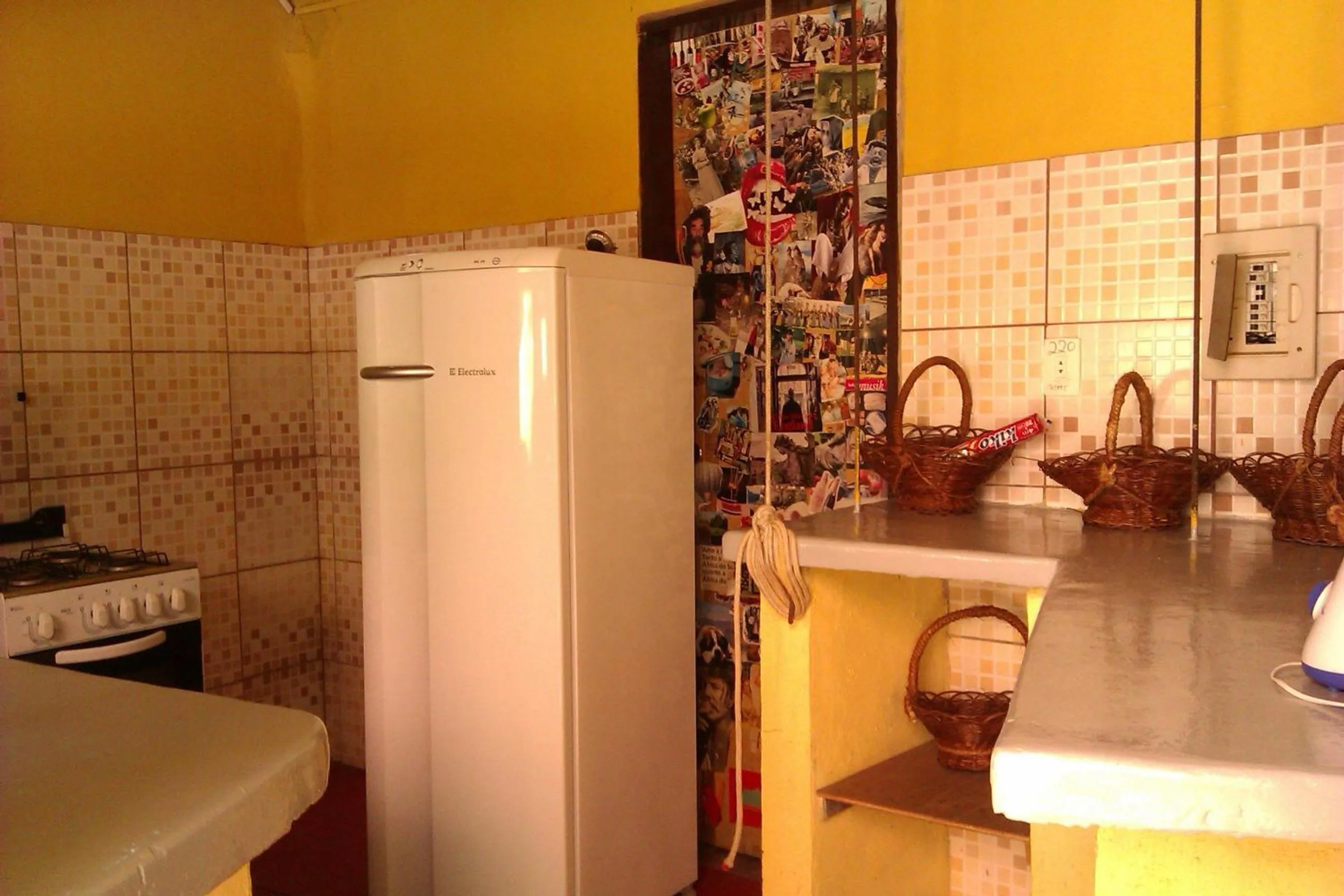 Kitchen or kitchenette in Imbassaí Pousada Hostel Lujimba