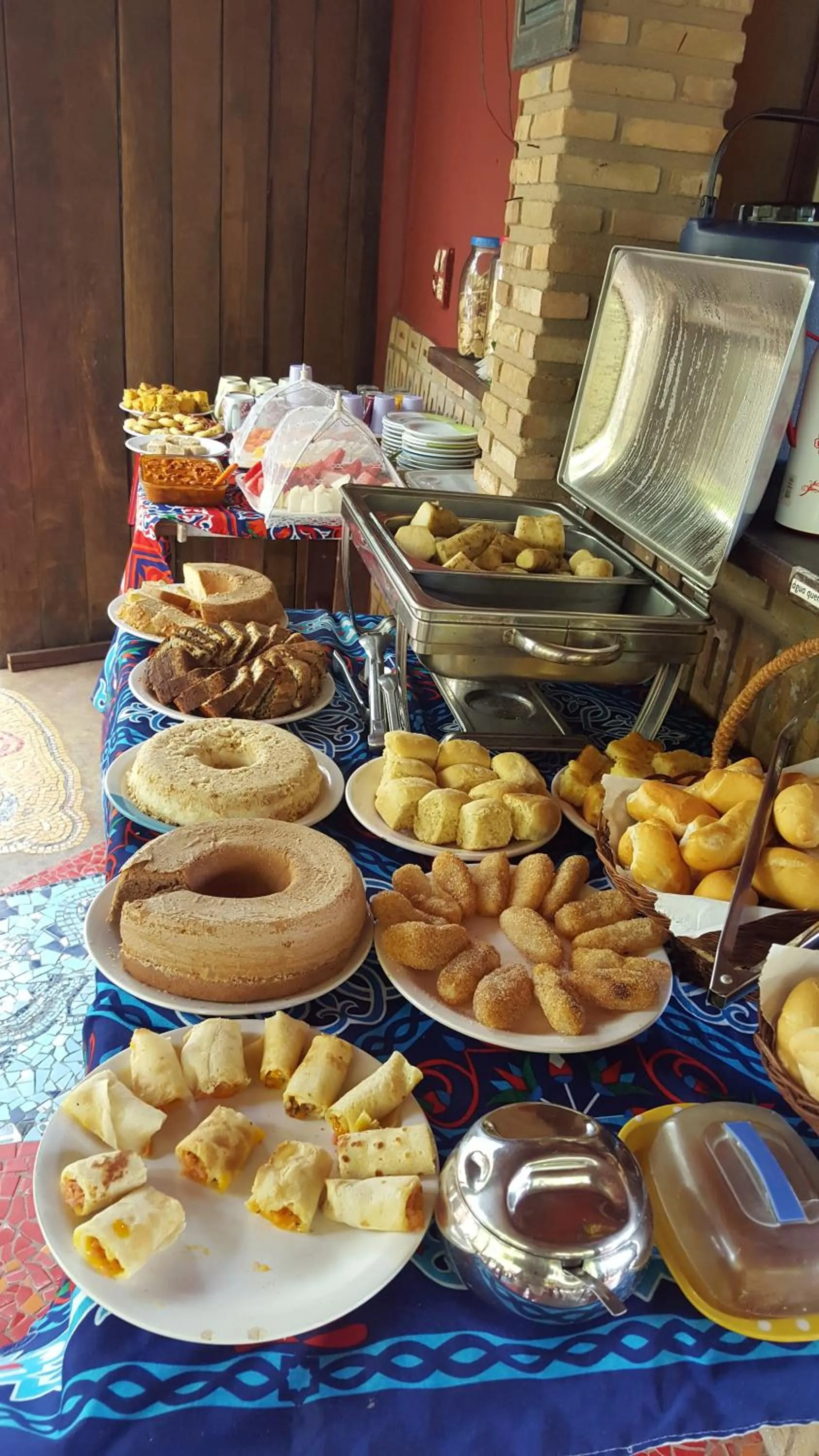 Buffet breakfast in Imbassaí Pousada Hostel Lujimba
