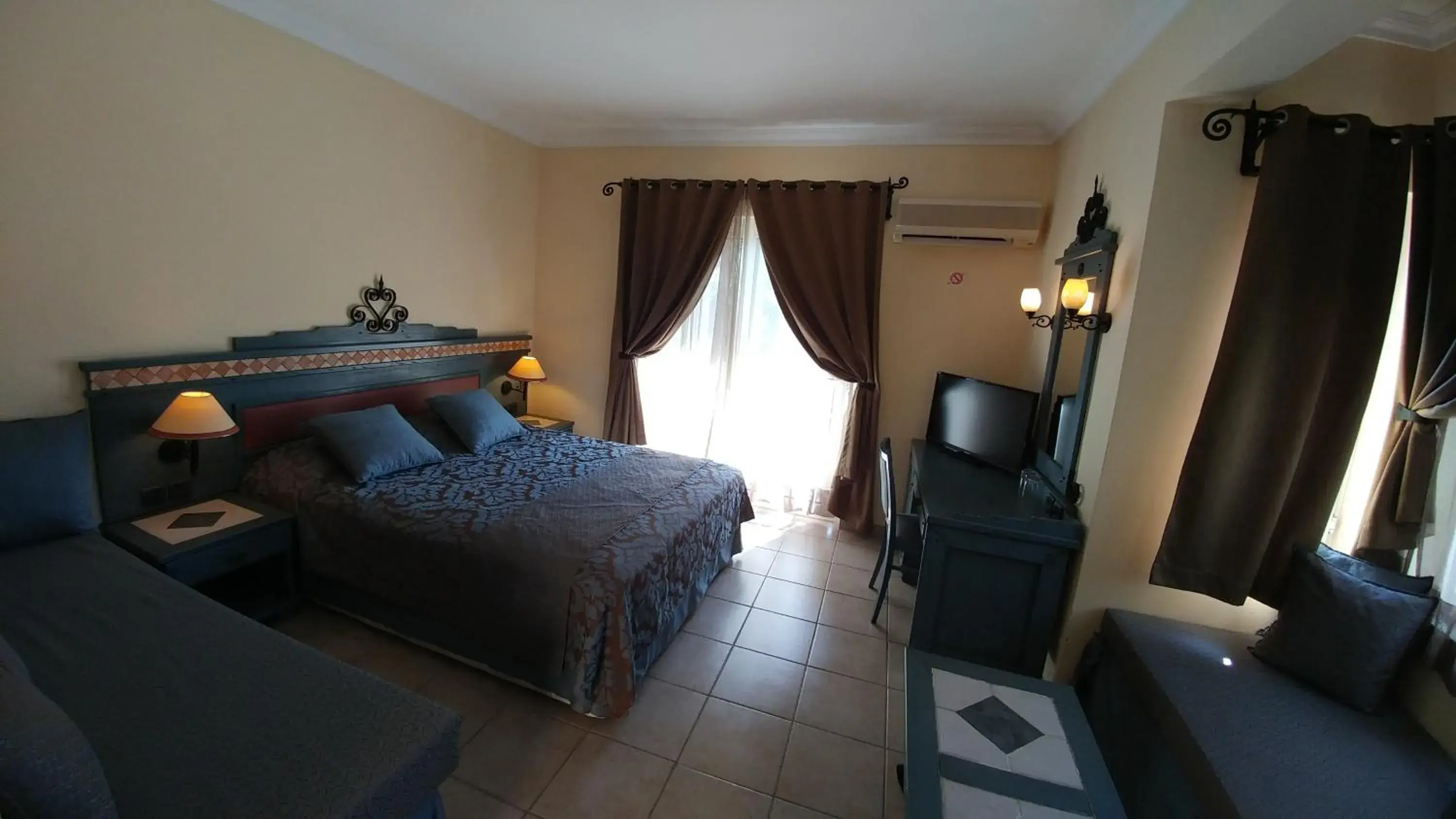 Photo of the whole room in Club Alla Turca Photo of the whole room in Club Alla Turca