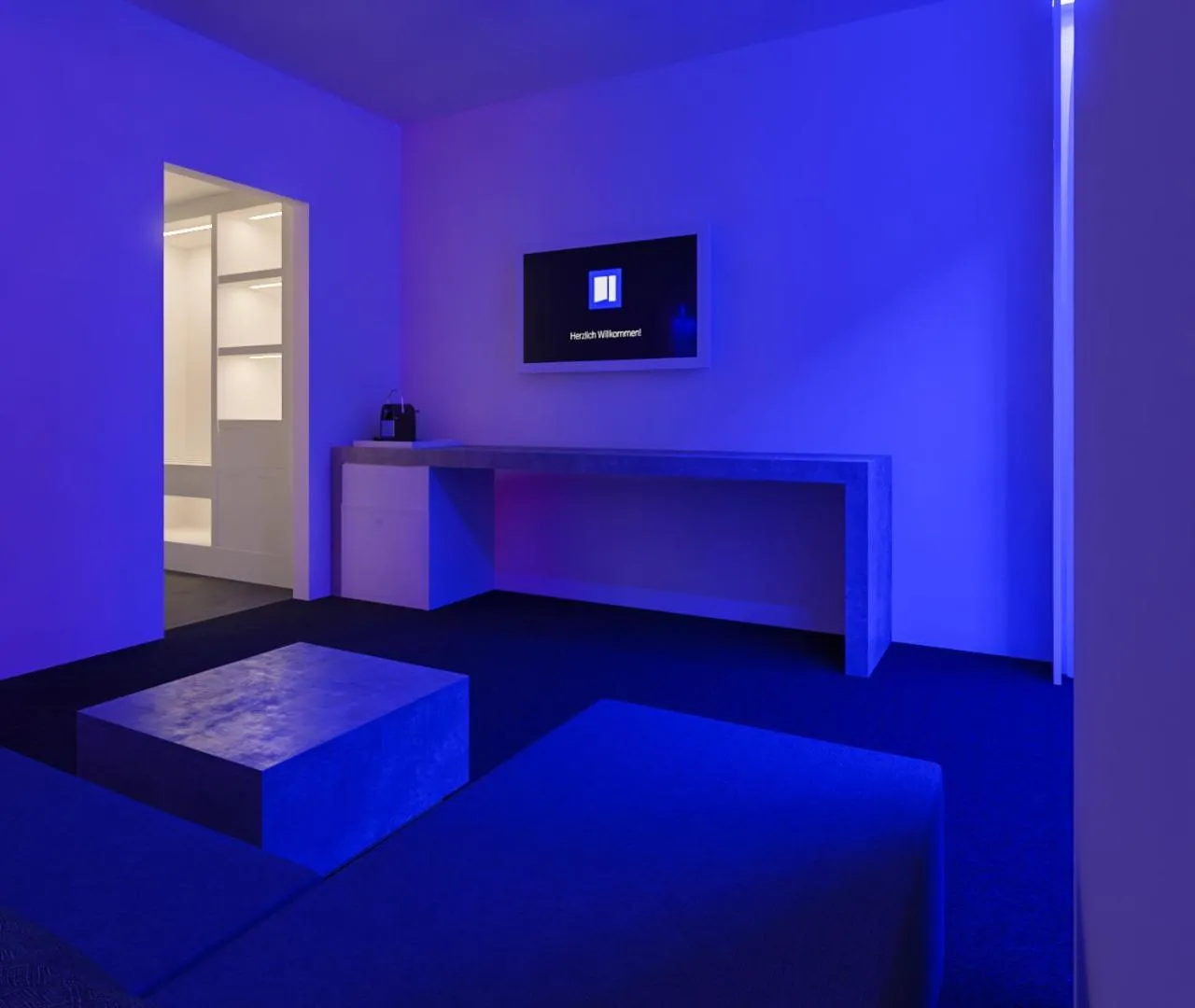 Communal lounge/ TV room, Bed in smartel at The Unbrexit