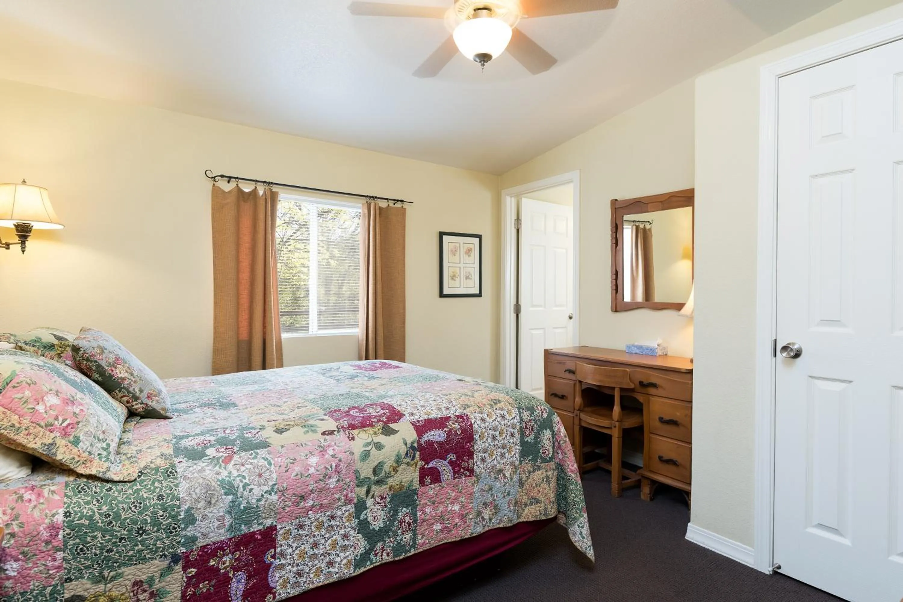 Bedroom in Homestead Cottages