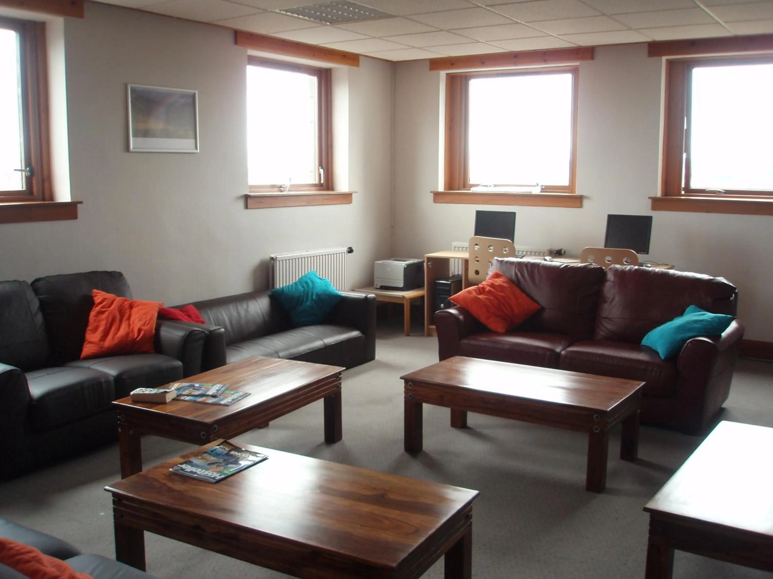Communal lounge/ TV room in Stirling Youth Hostel