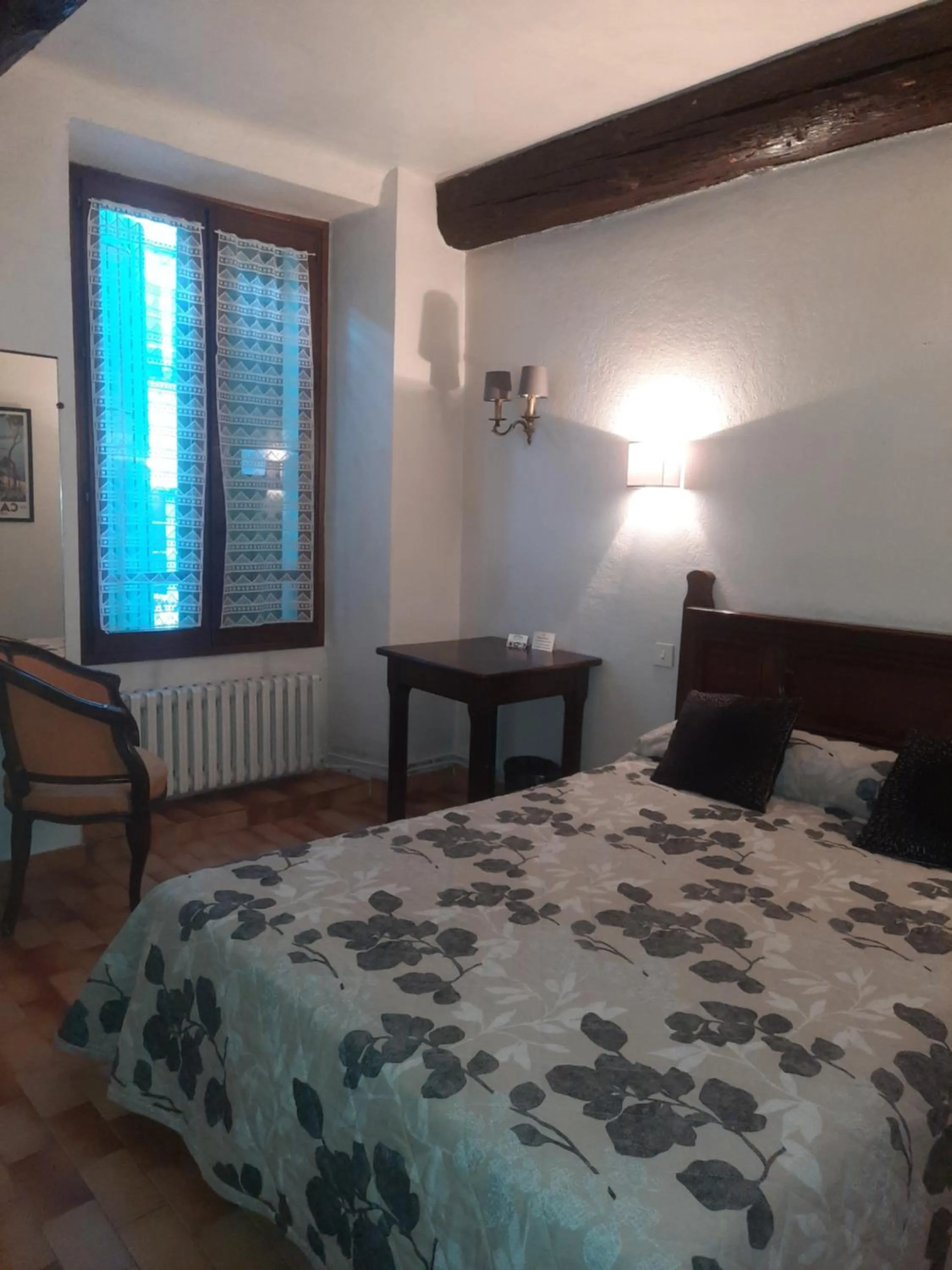 Bedroom, Bed in Hôtel Central