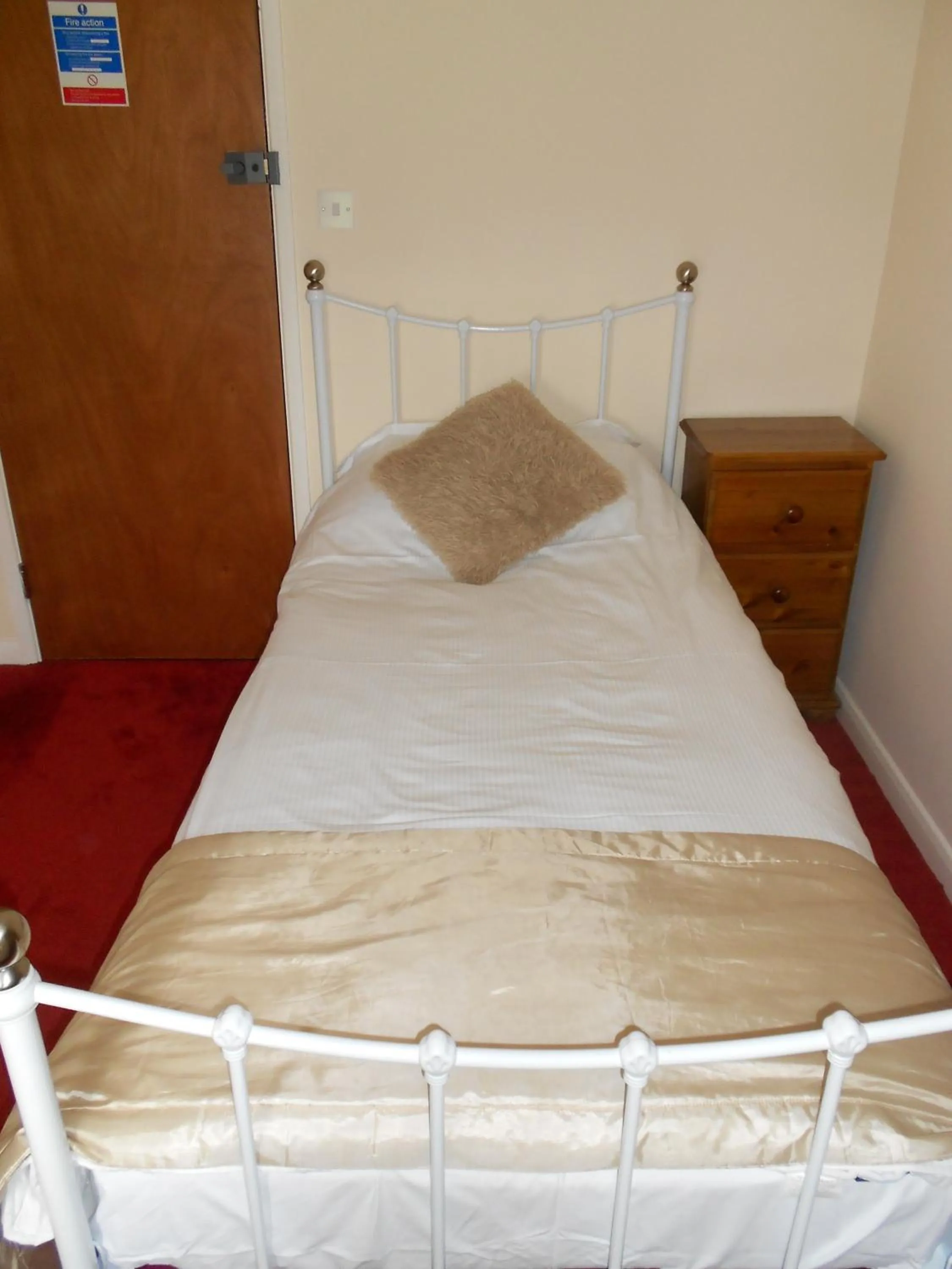 Bed in The Glan Yr Afon Inn