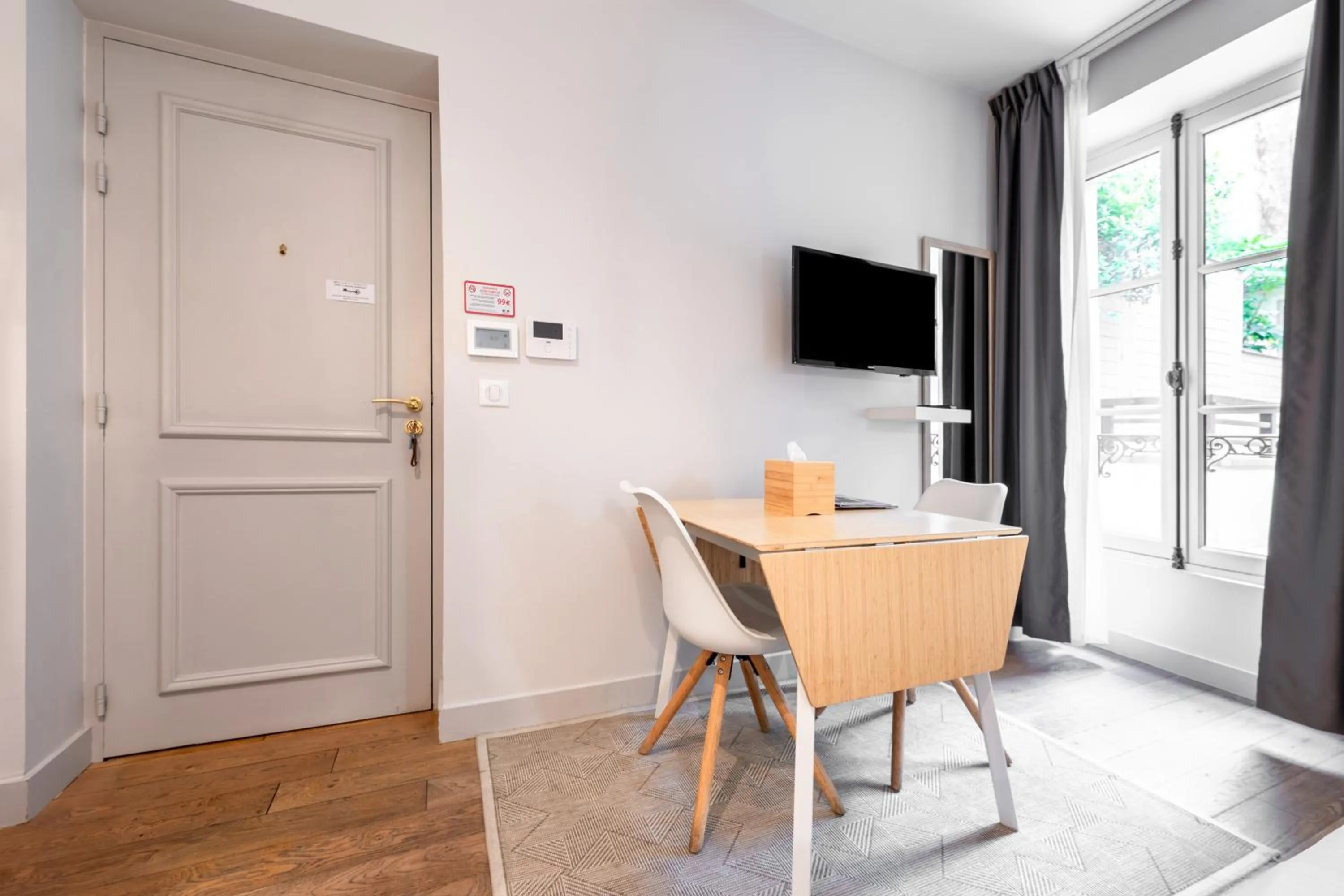 Facade/entrance in Apparts de l'Oncle Louis