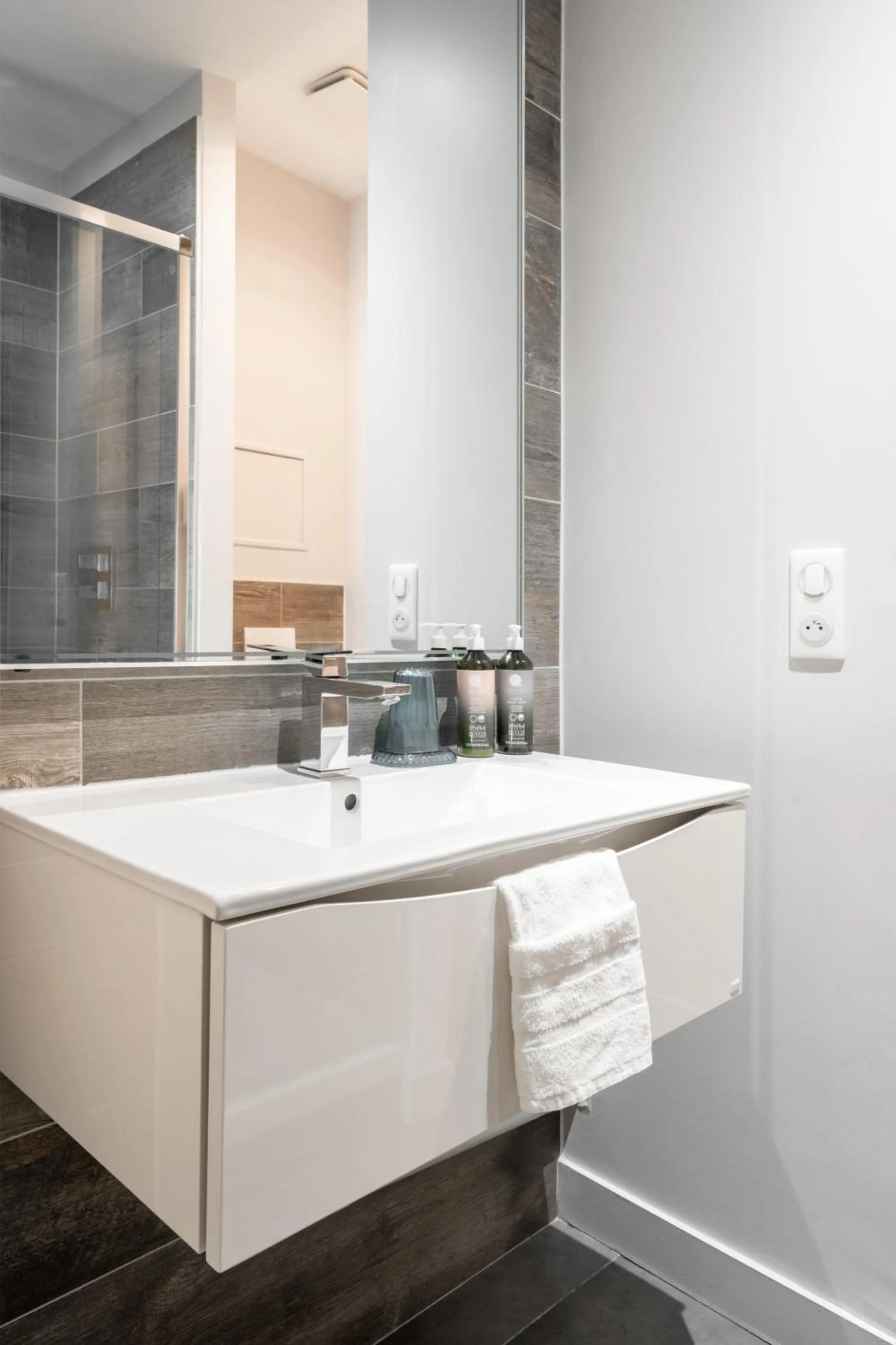 Shower in Apparts de l'Oncle Louis