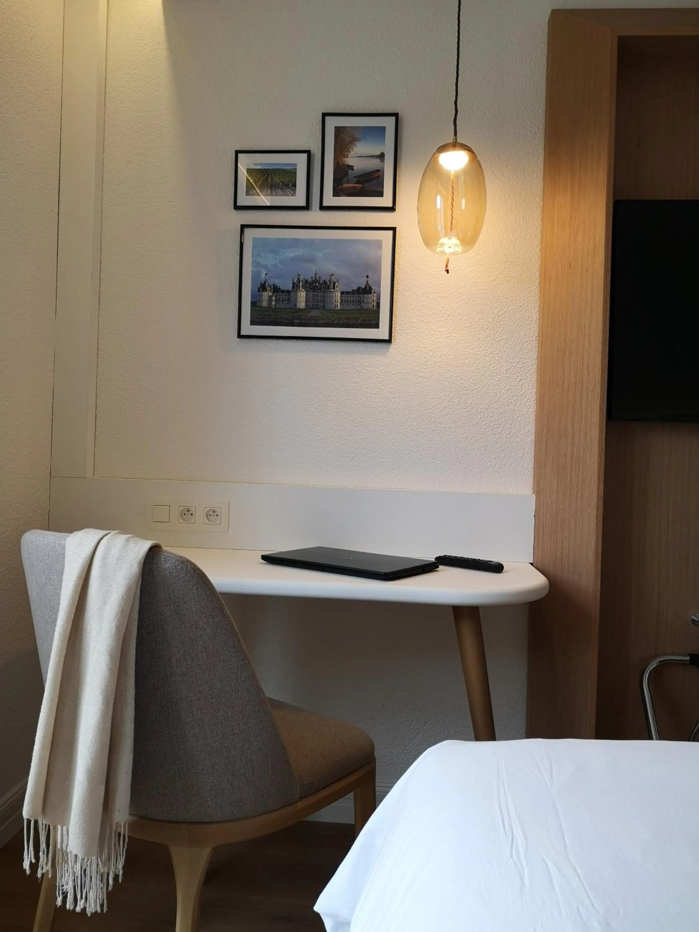 Bedroom, Bed in La Clef des Châteaux