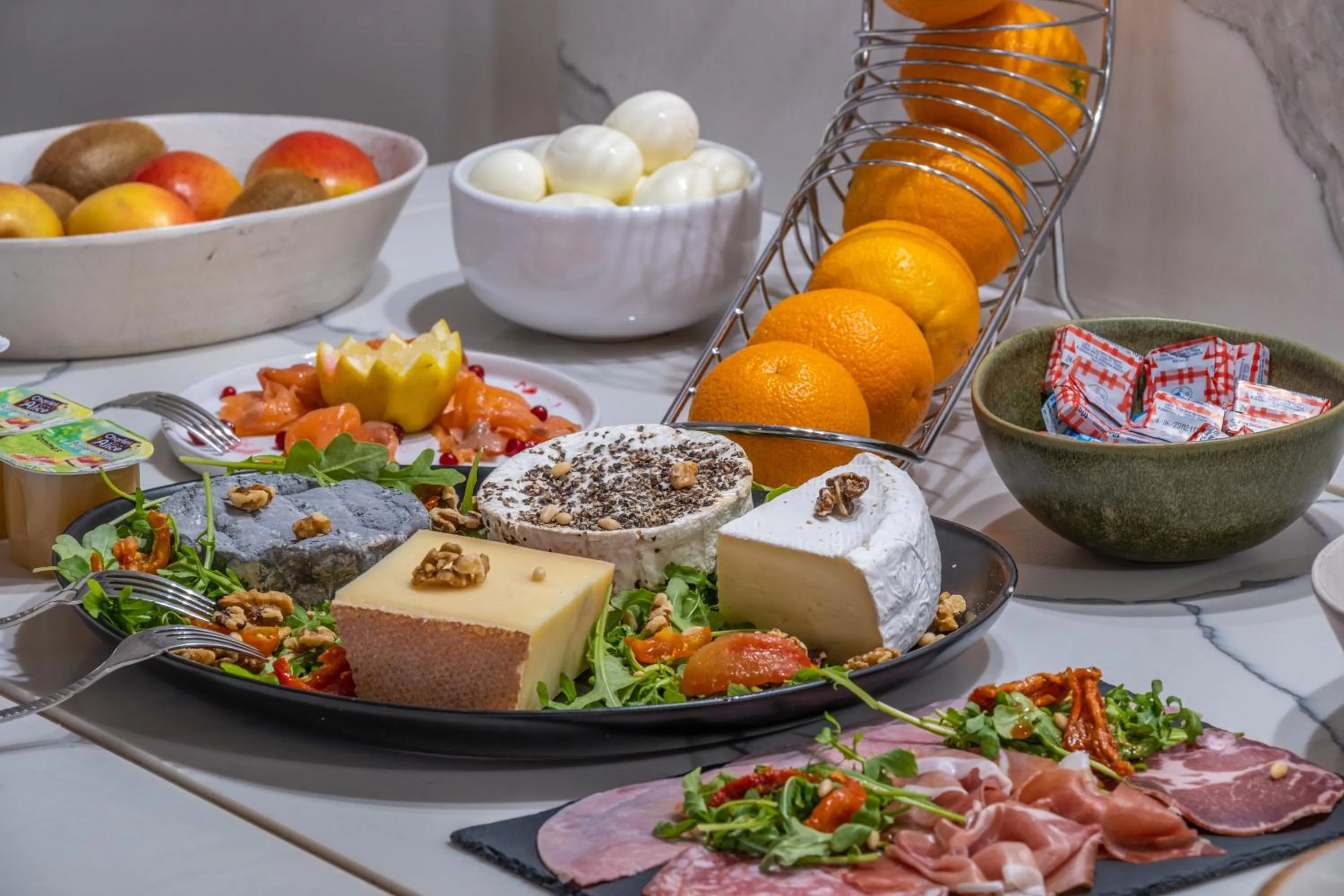 Buffet breakfast in La Clef des Châteaux