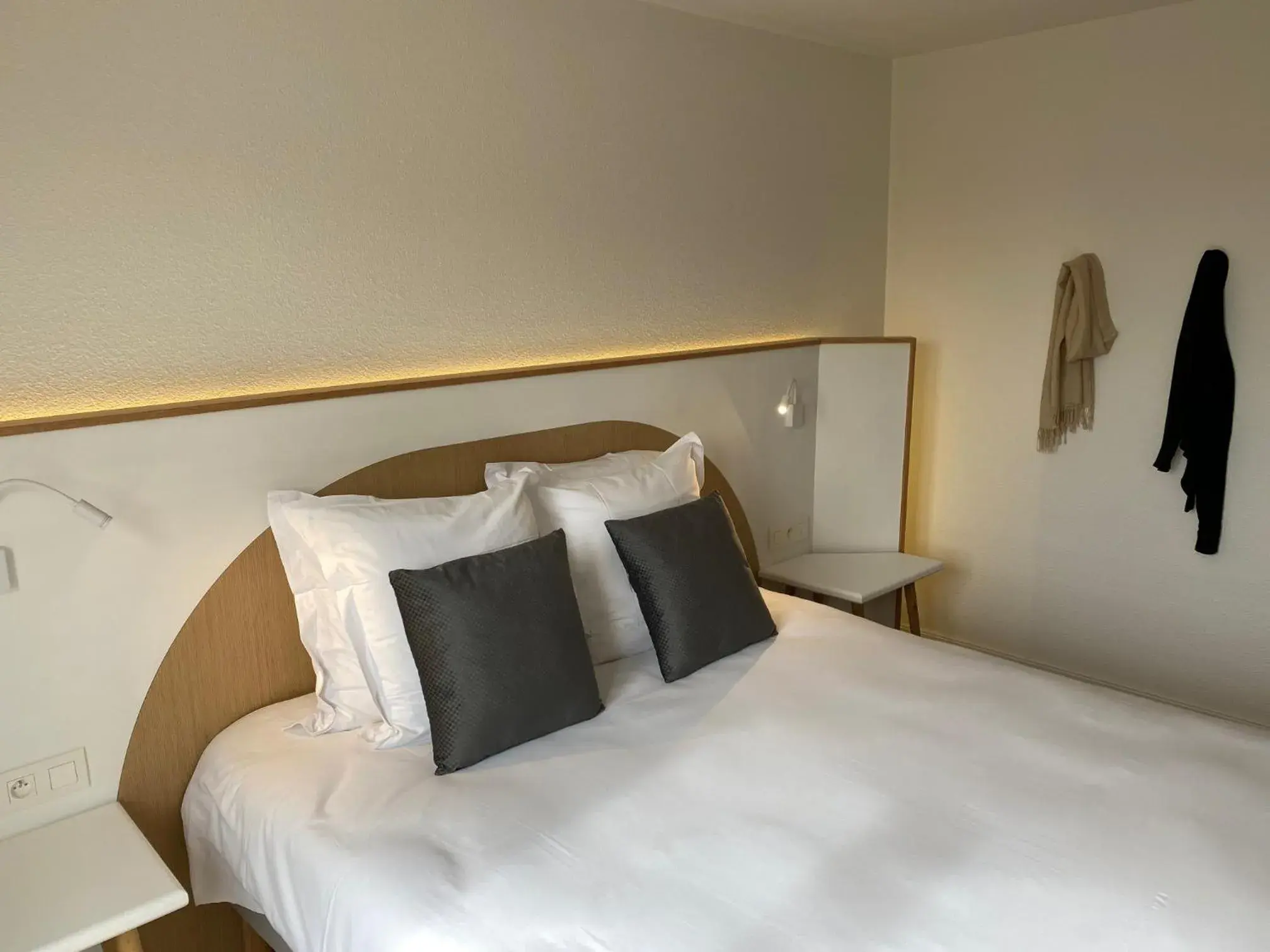 Photo of the whole room, Bed in La Clef des Châteaux Photo of the whole room, Bed in La Clef des Châteaux