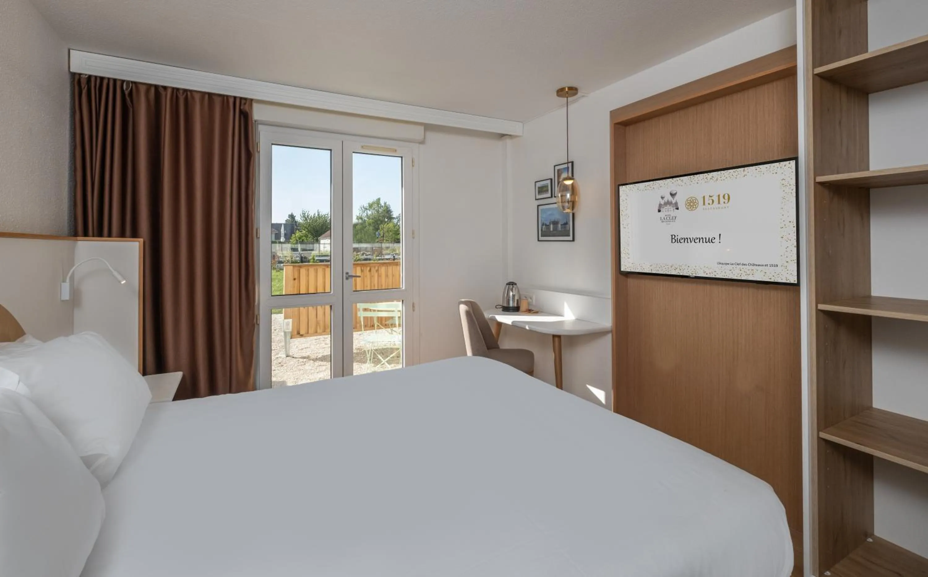 Photo of the whole room, Bed in La Clef des Châteaux