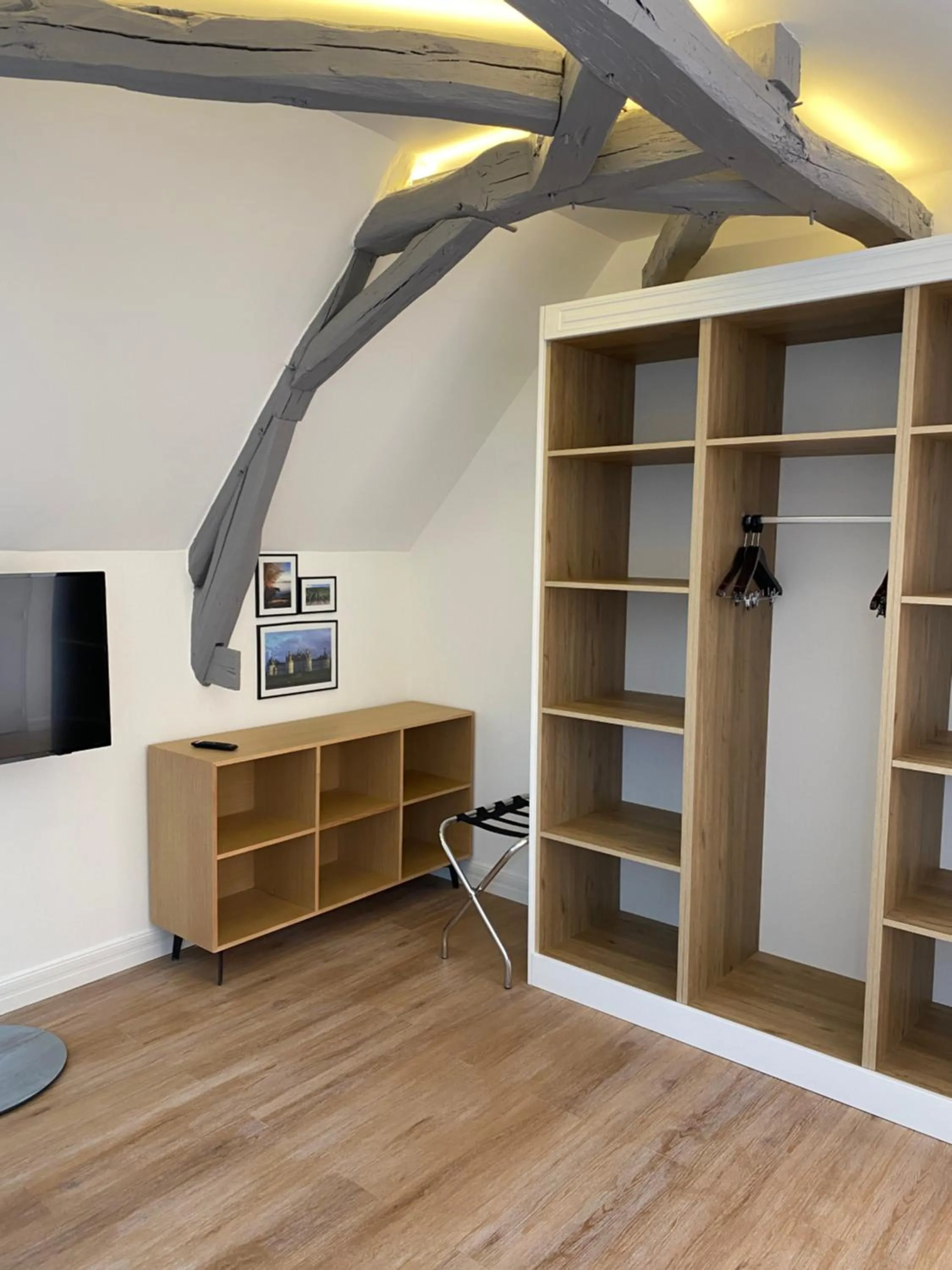 Communal lounge/ TV room in La Clef des Châteaux