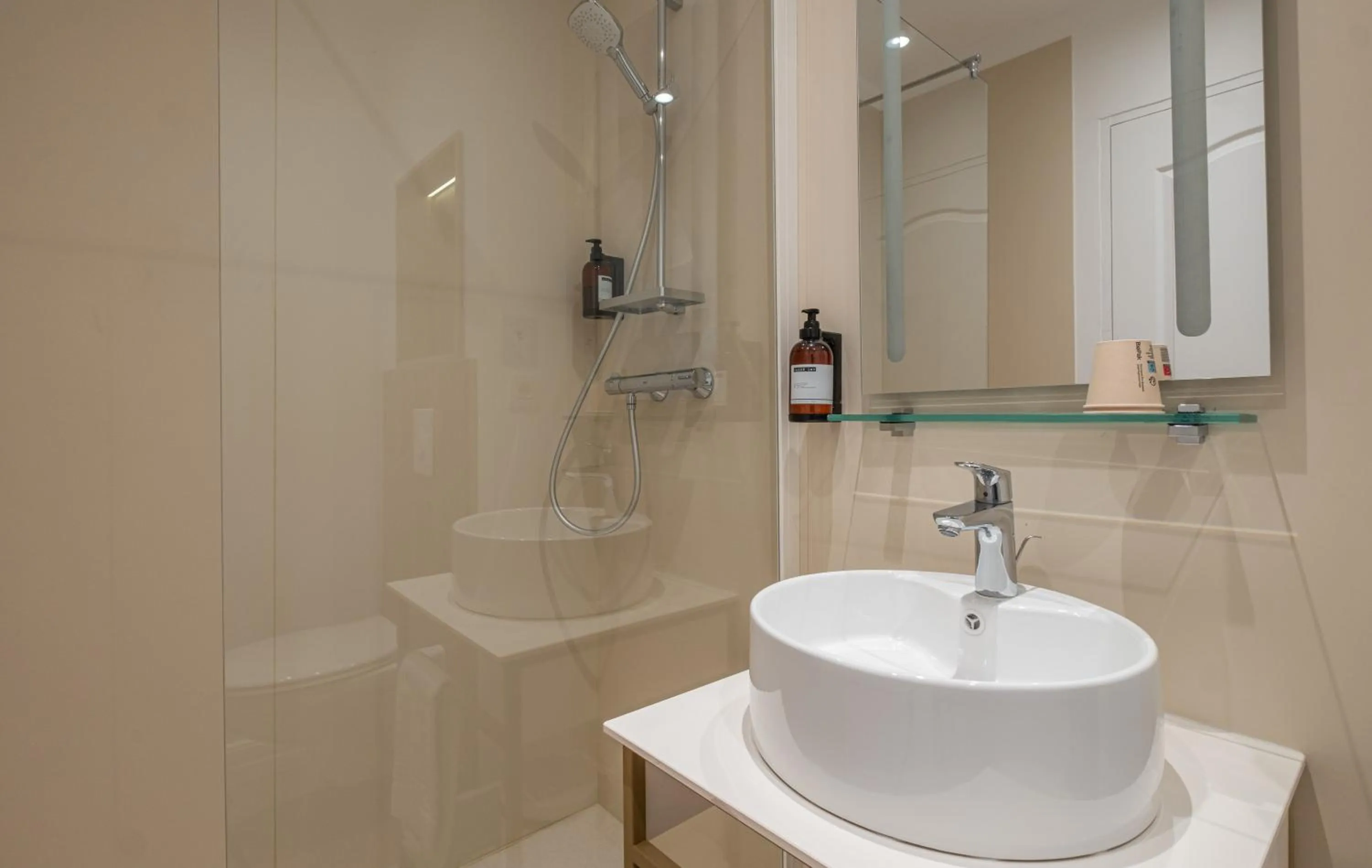 Toilet in La Clef des Châteaux