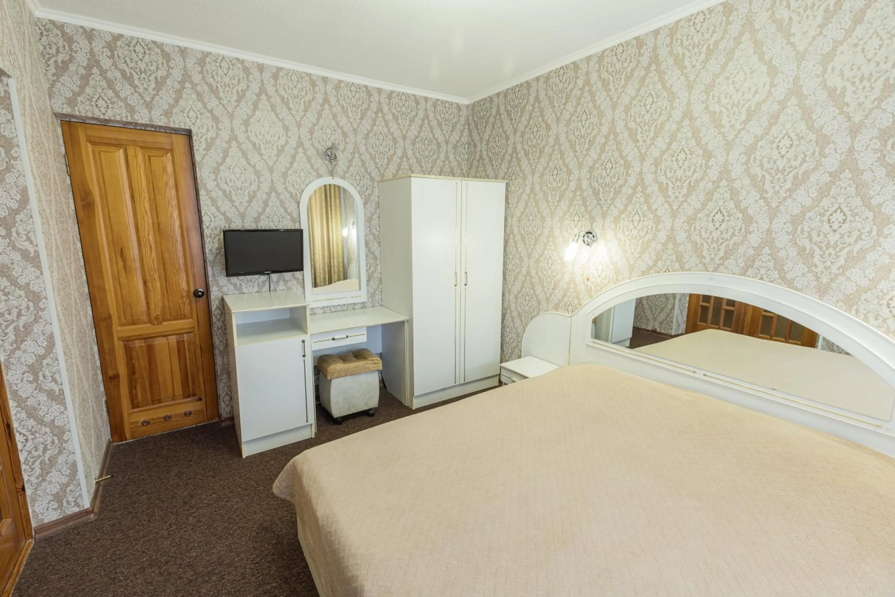 Bedroom, Bed in Hotel Mir