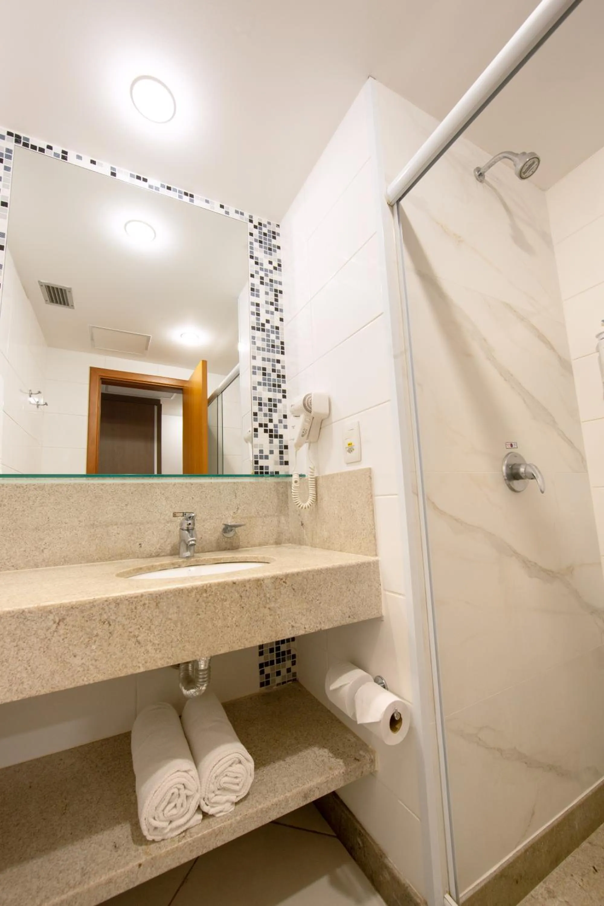 Bathroom in Quality Hotel Vitória