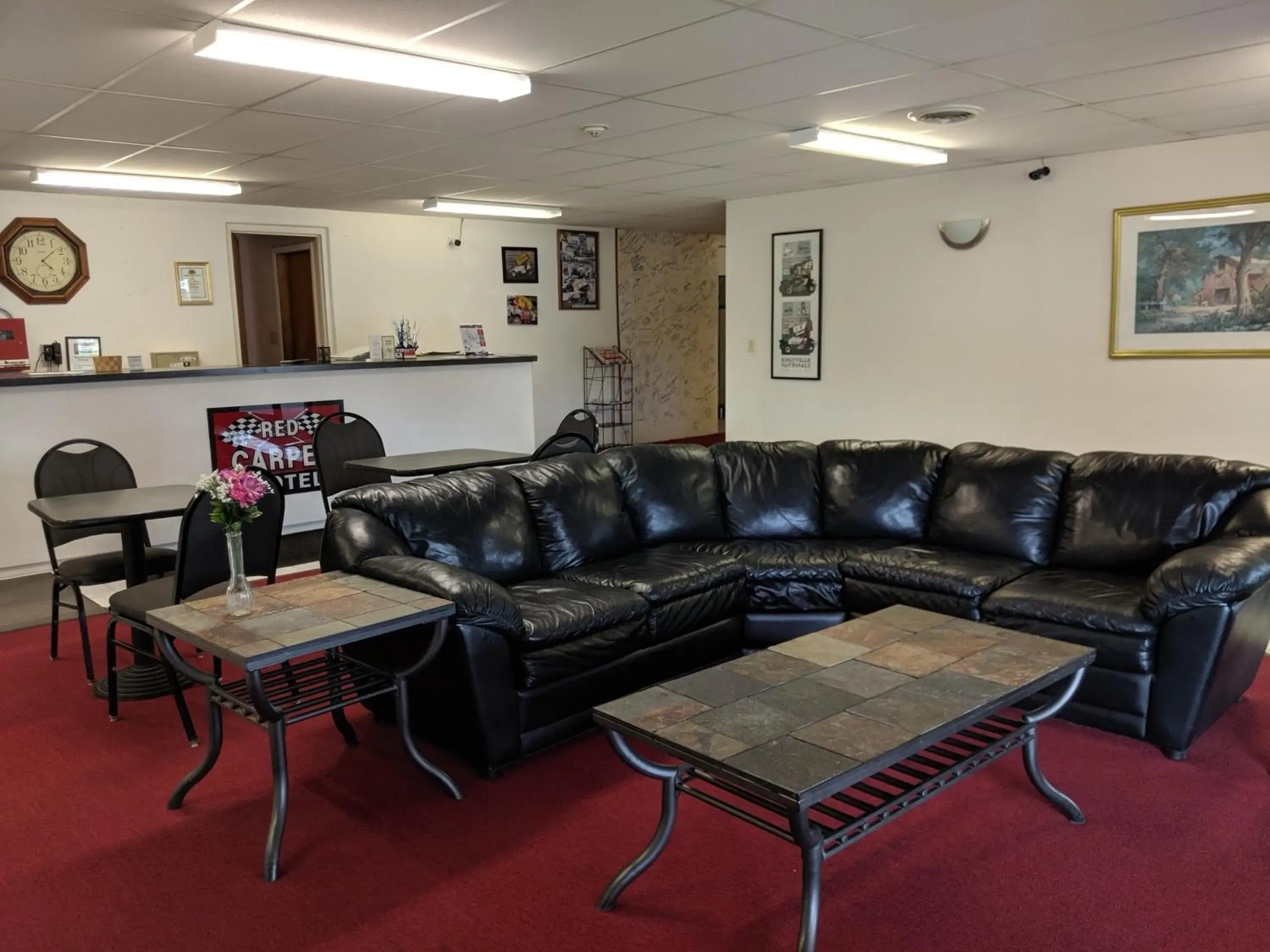 Communal lounge/ TV room, Lobby/Reception in Red Carpet Motel - Knoxville