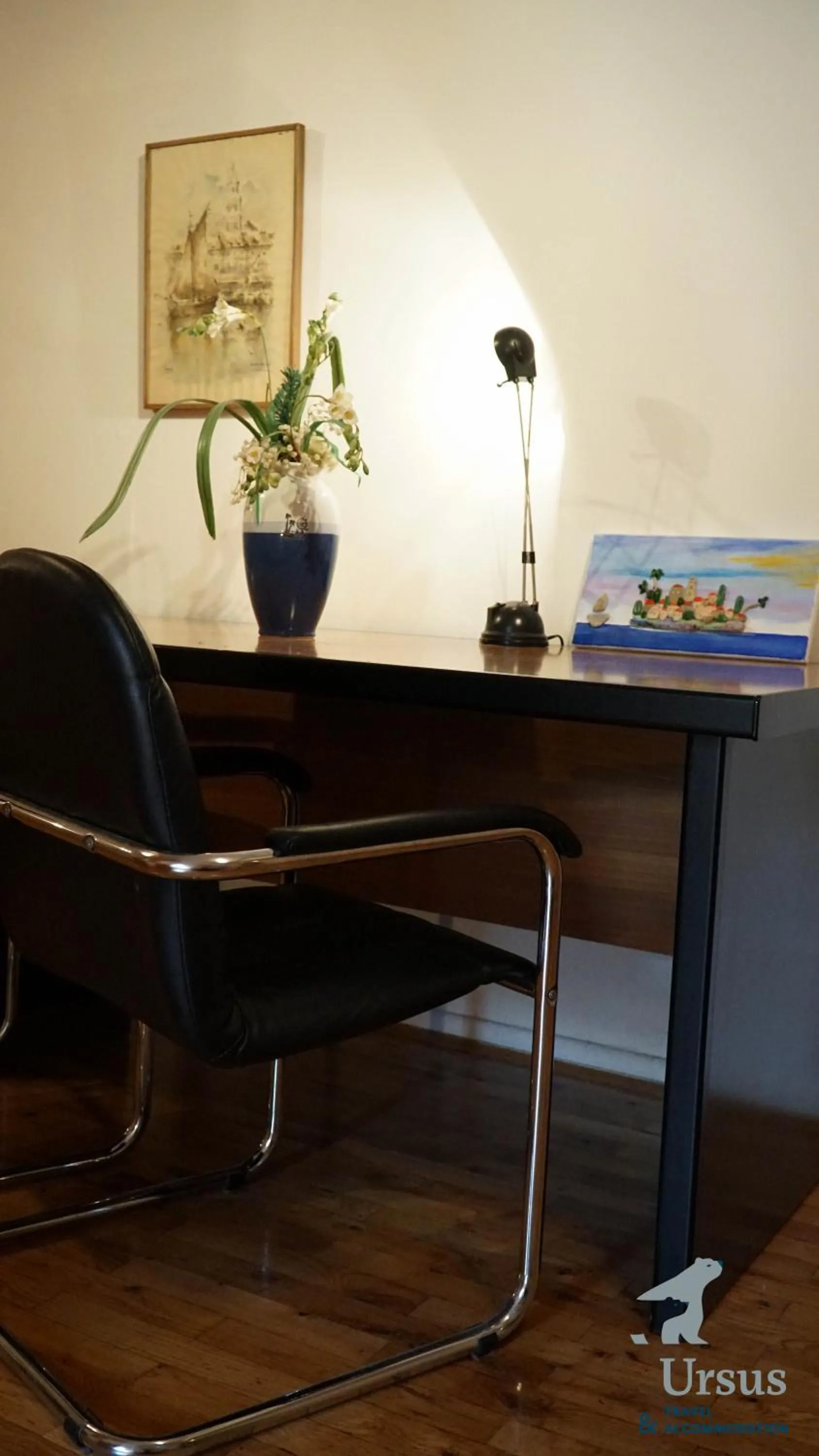 Seating area in Duplex Apartment Tinel