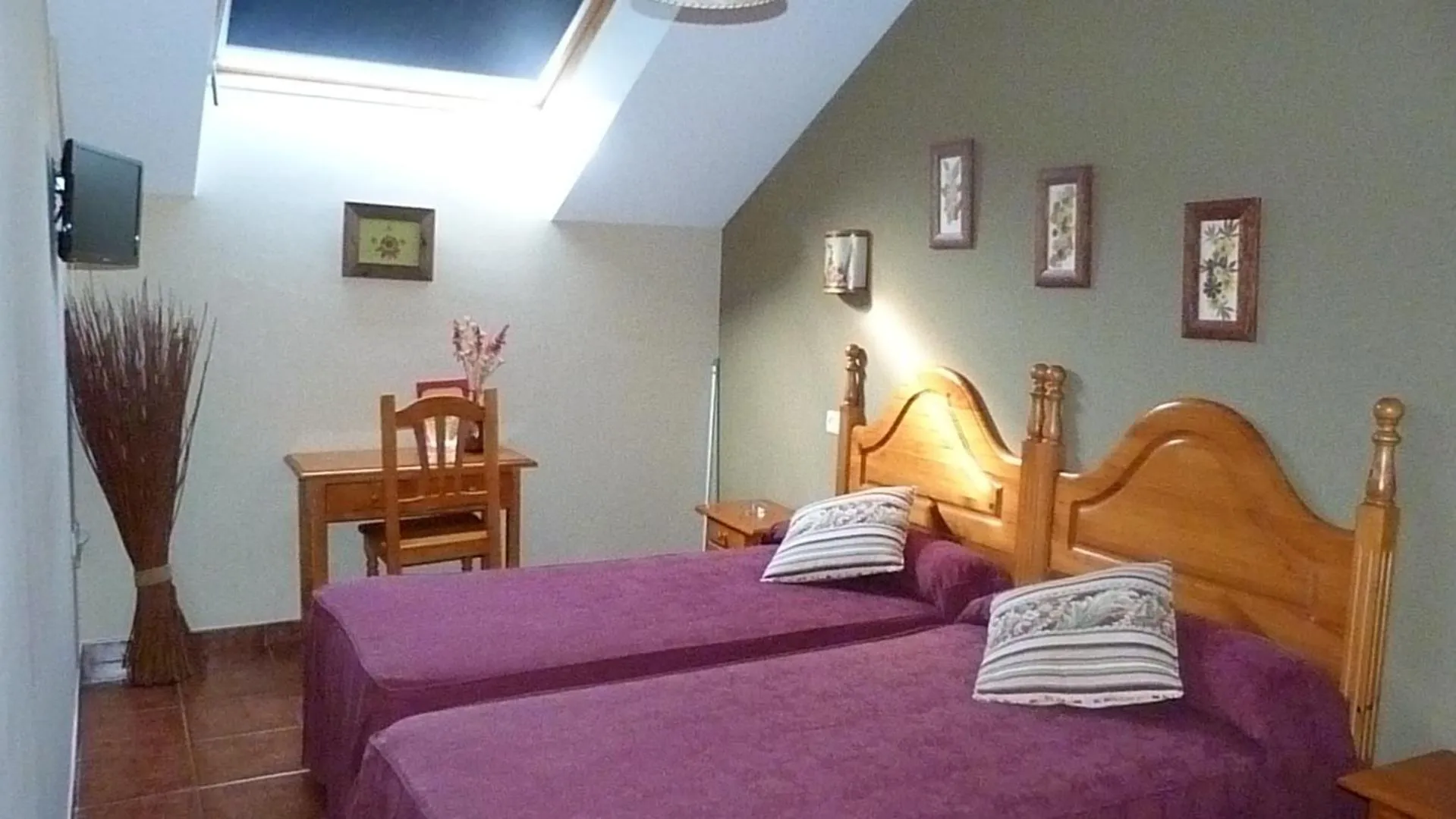 Day, Bed in Hotel Mestas