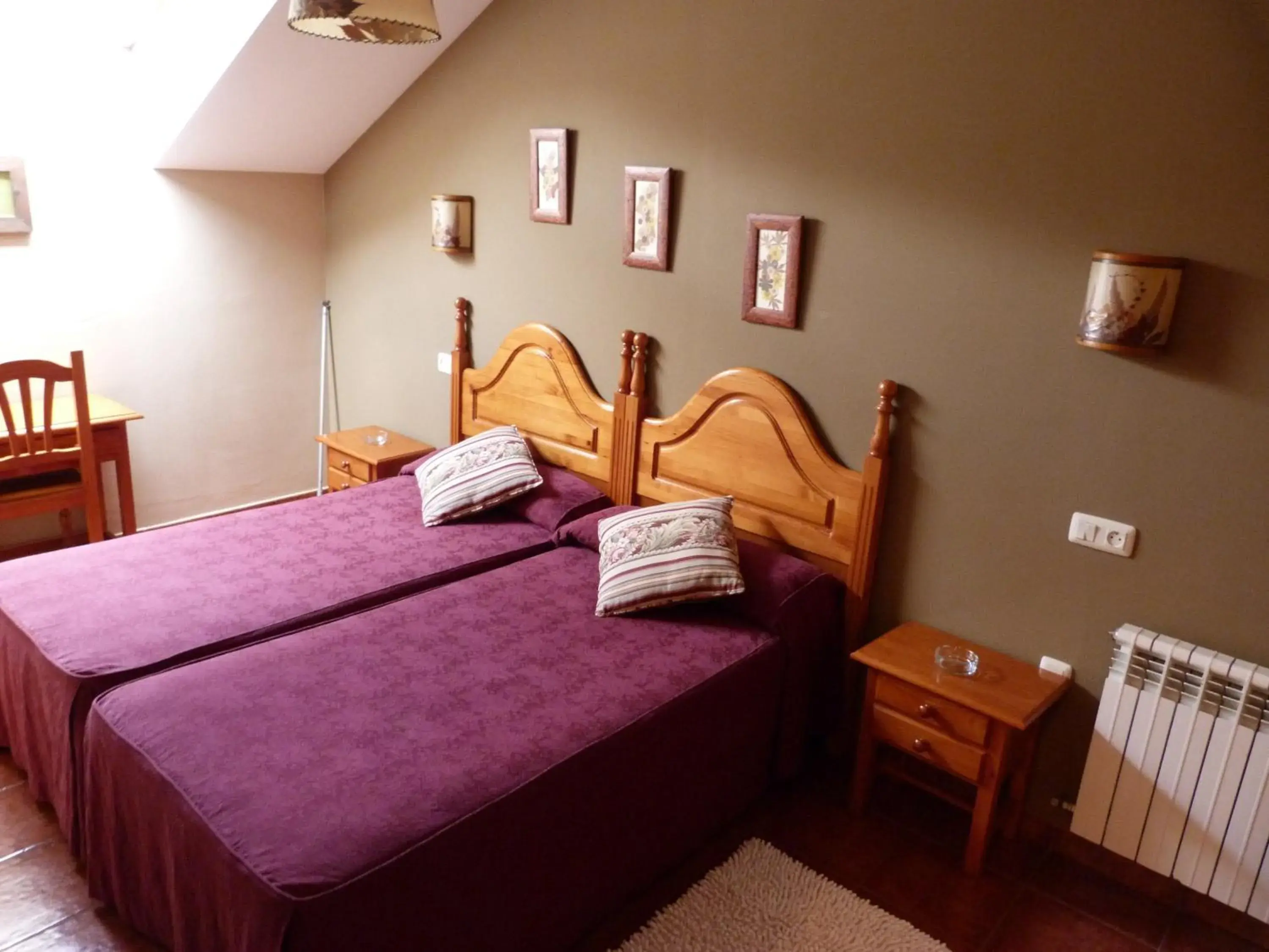 Twin Room in Hotel Mestas Twin Room in Hotel Mestas