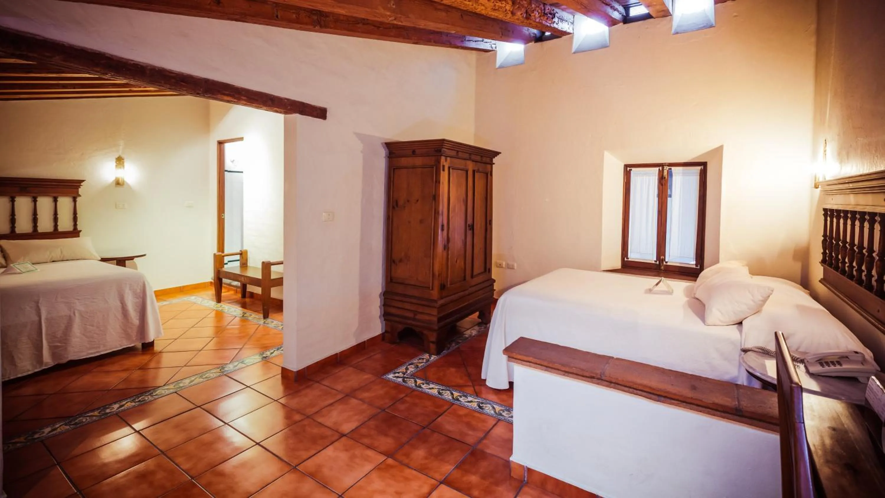 Photo of the whole room, Bed in Meson del Alferez Coatepec