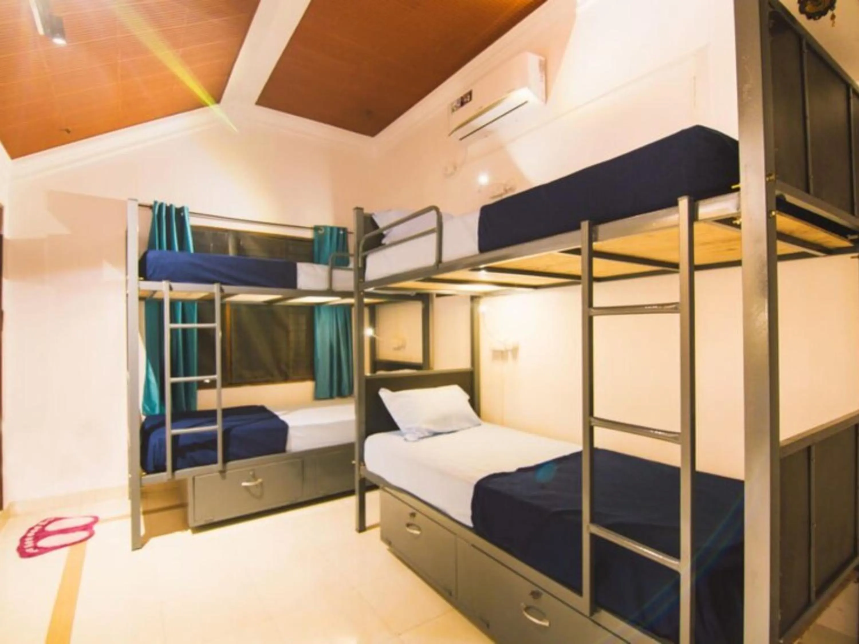 Bed in Zostel Mysore