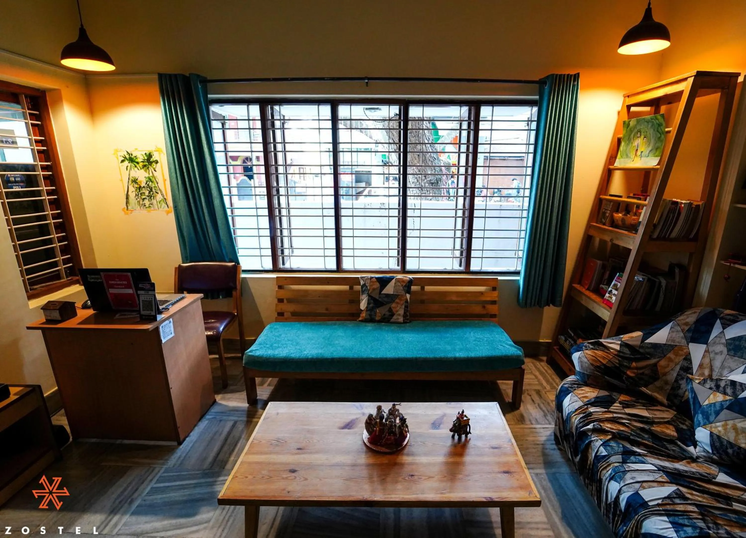 Communal lounge/ TV room in Zostel Mysore