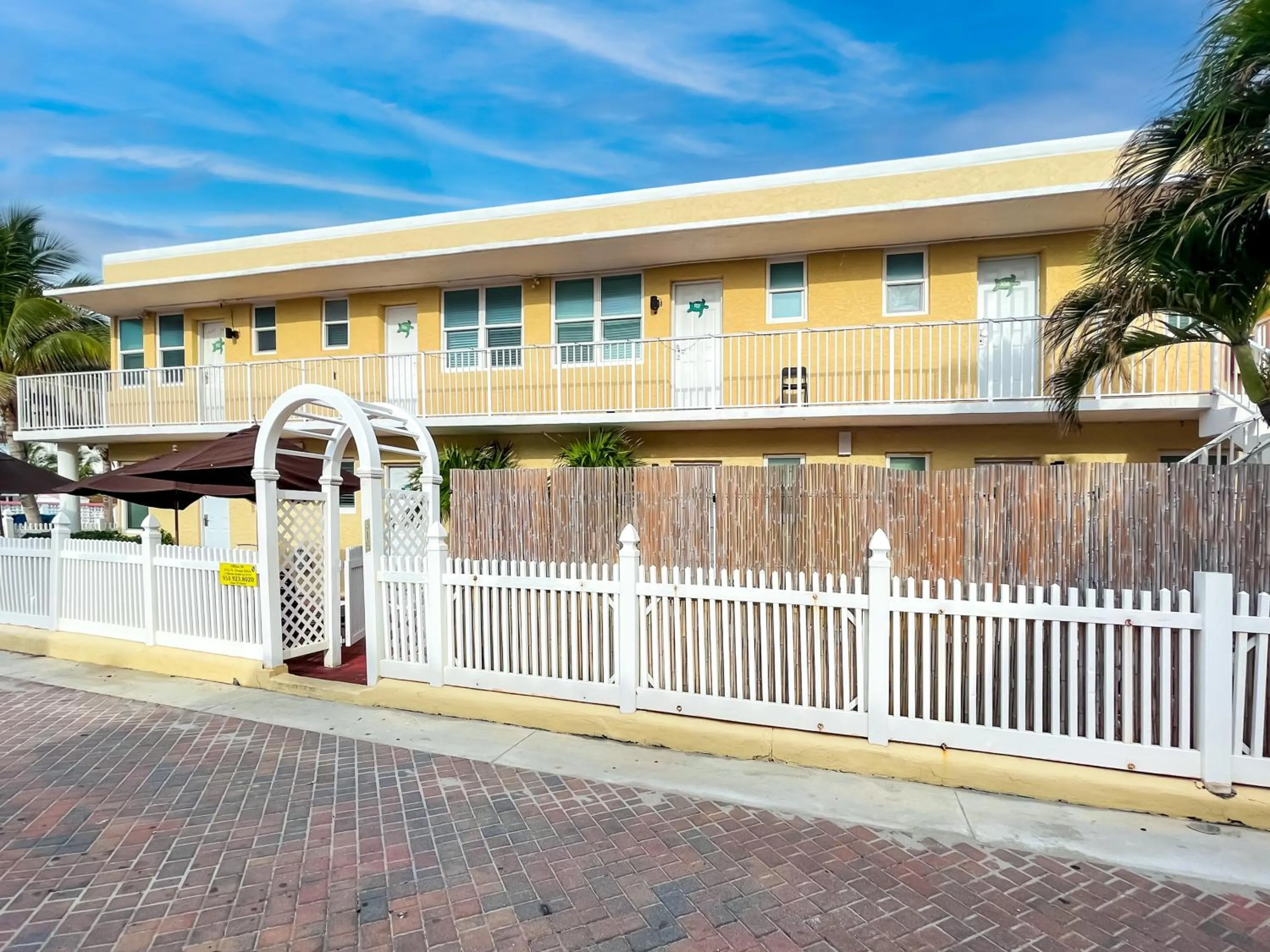Property building in Laguna Blu Beach